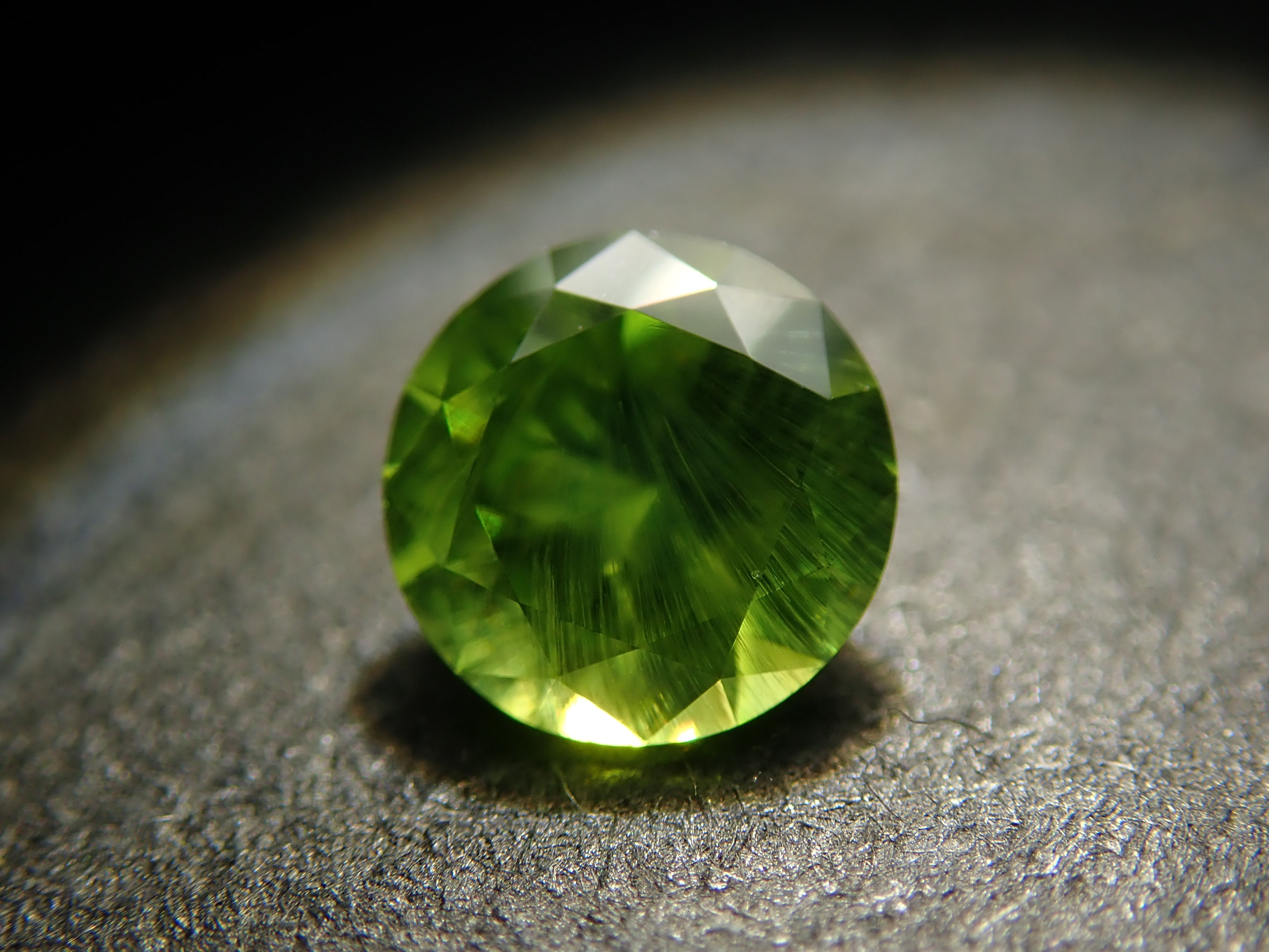[12560847] Russian Demantoid Garnet (Horsetail) 0.280ct Loose