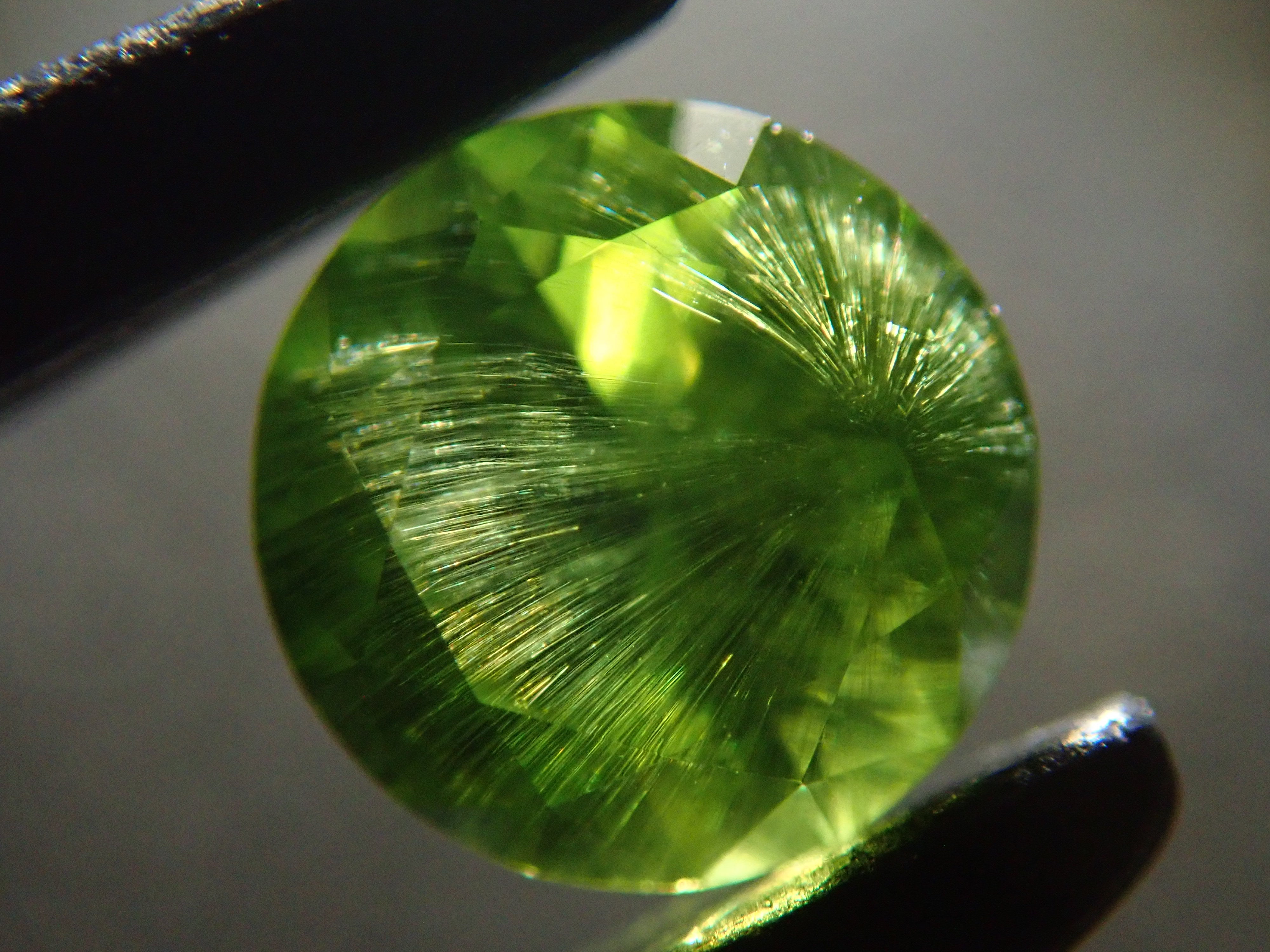 [12560847] Russian Demantoid Garnet (Horsetail) 0.280ct Loose