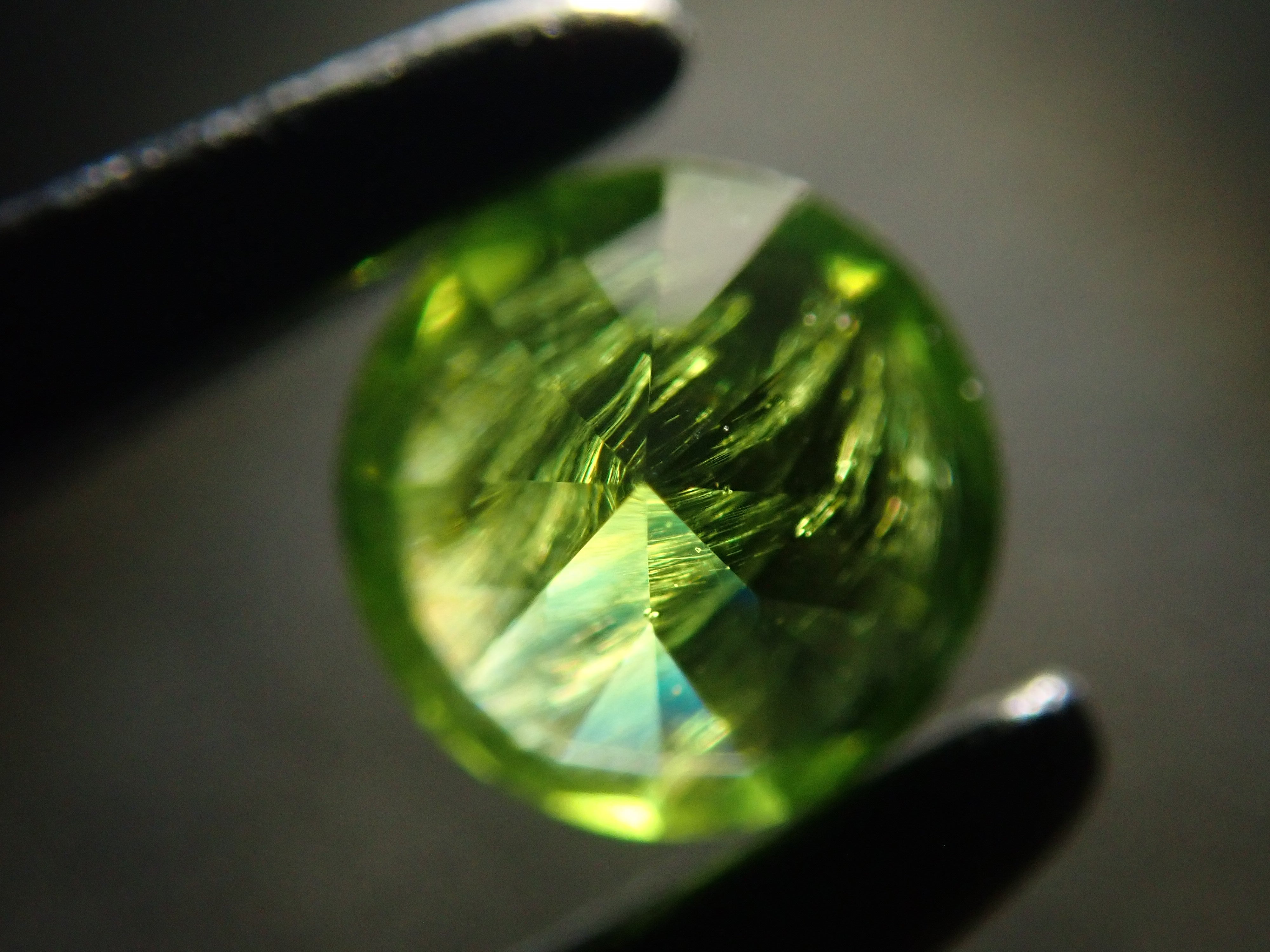 [12560847] Russian Demantoid Garnet (Horsetail) 0.280ct Loose