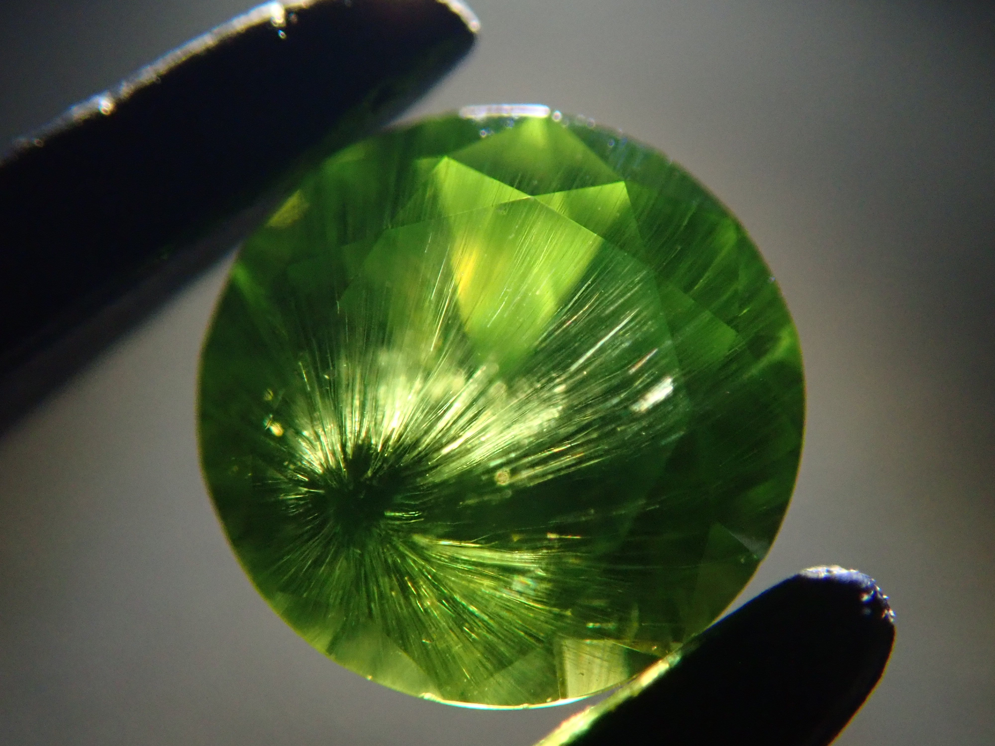 [12560847] Russian Demantoid Garnet (Horsetail) 0.280ct Loose