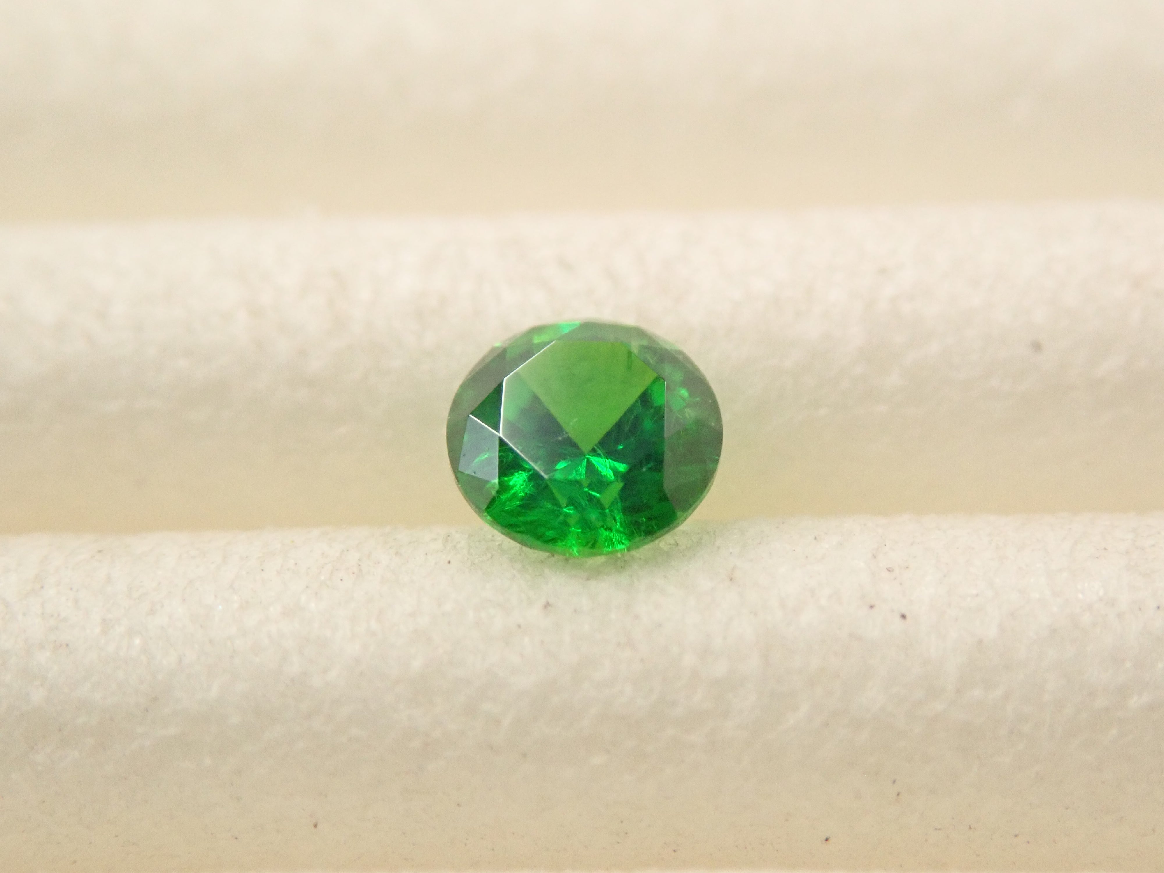 【10/31 22時販売】ロシア産デマントイドガーネット（ホーステール認む） 3.0mm/0.135ctルース