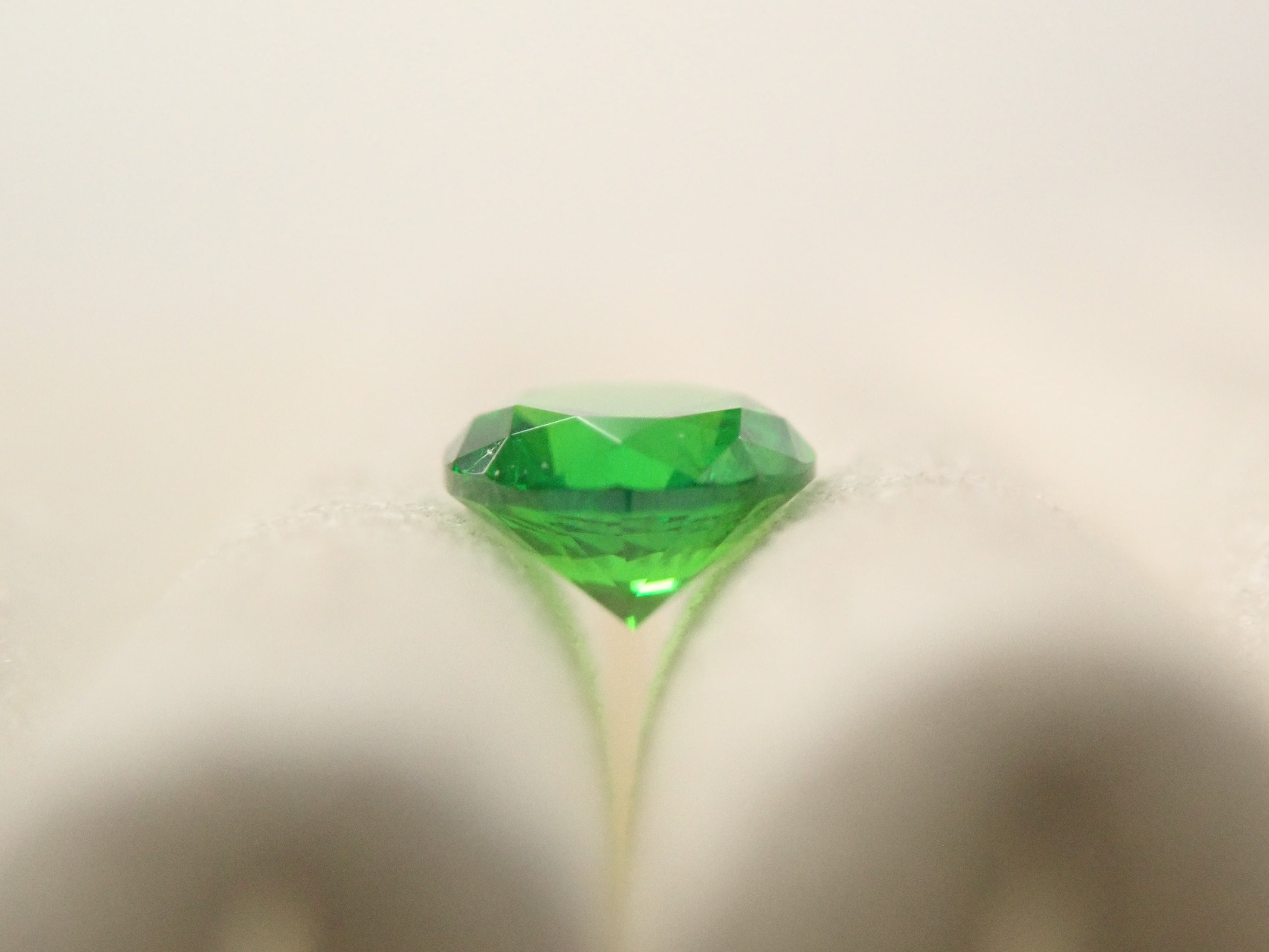 【10/31 22時販売】ロシア産デマントイドガーネット（ホーステール認む） 3.0mm/0.135ctルース