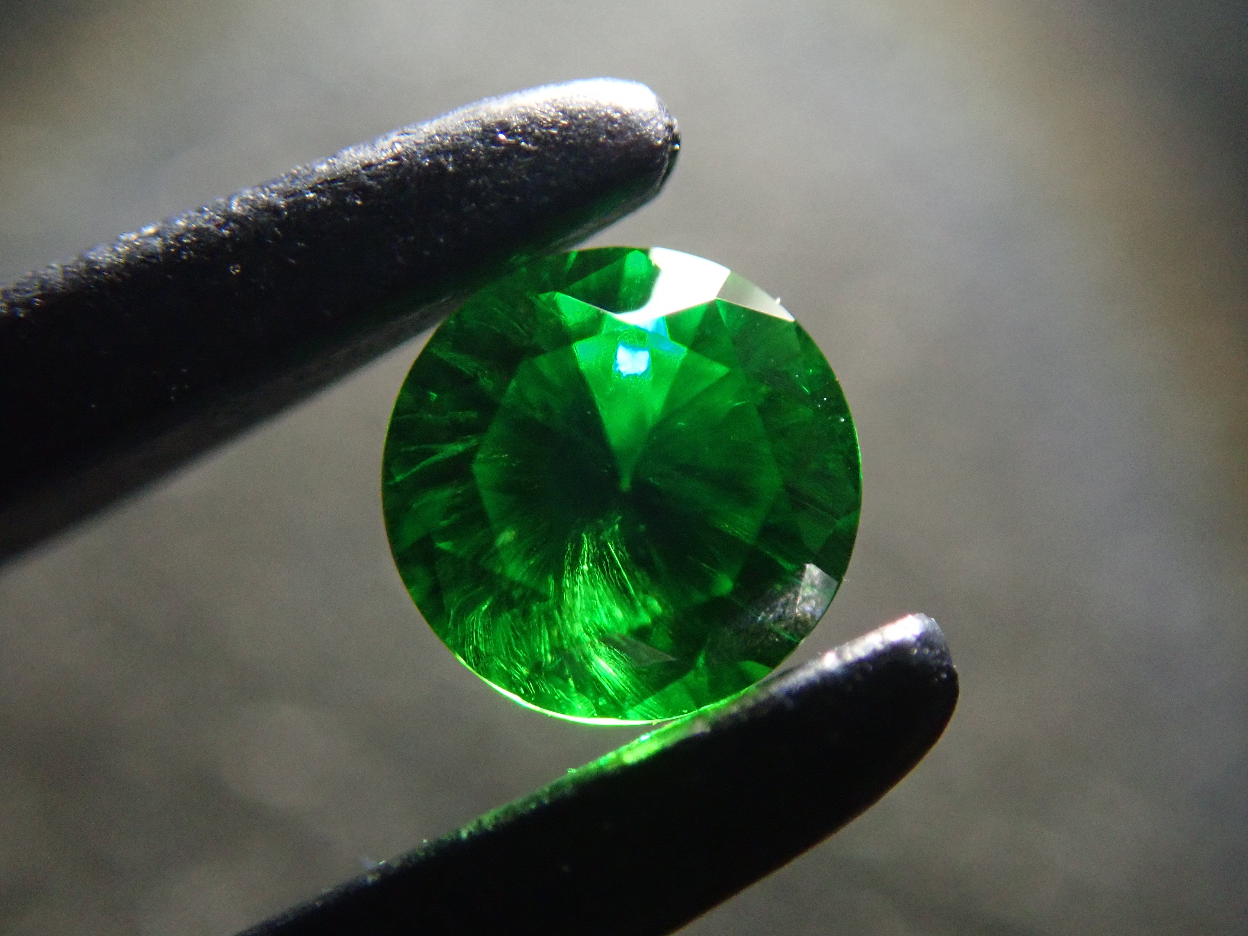 【10/31 22時販売】ロシア産デマントイドガーネット（ホーステール認む） 3.0mm/0.135ctルース