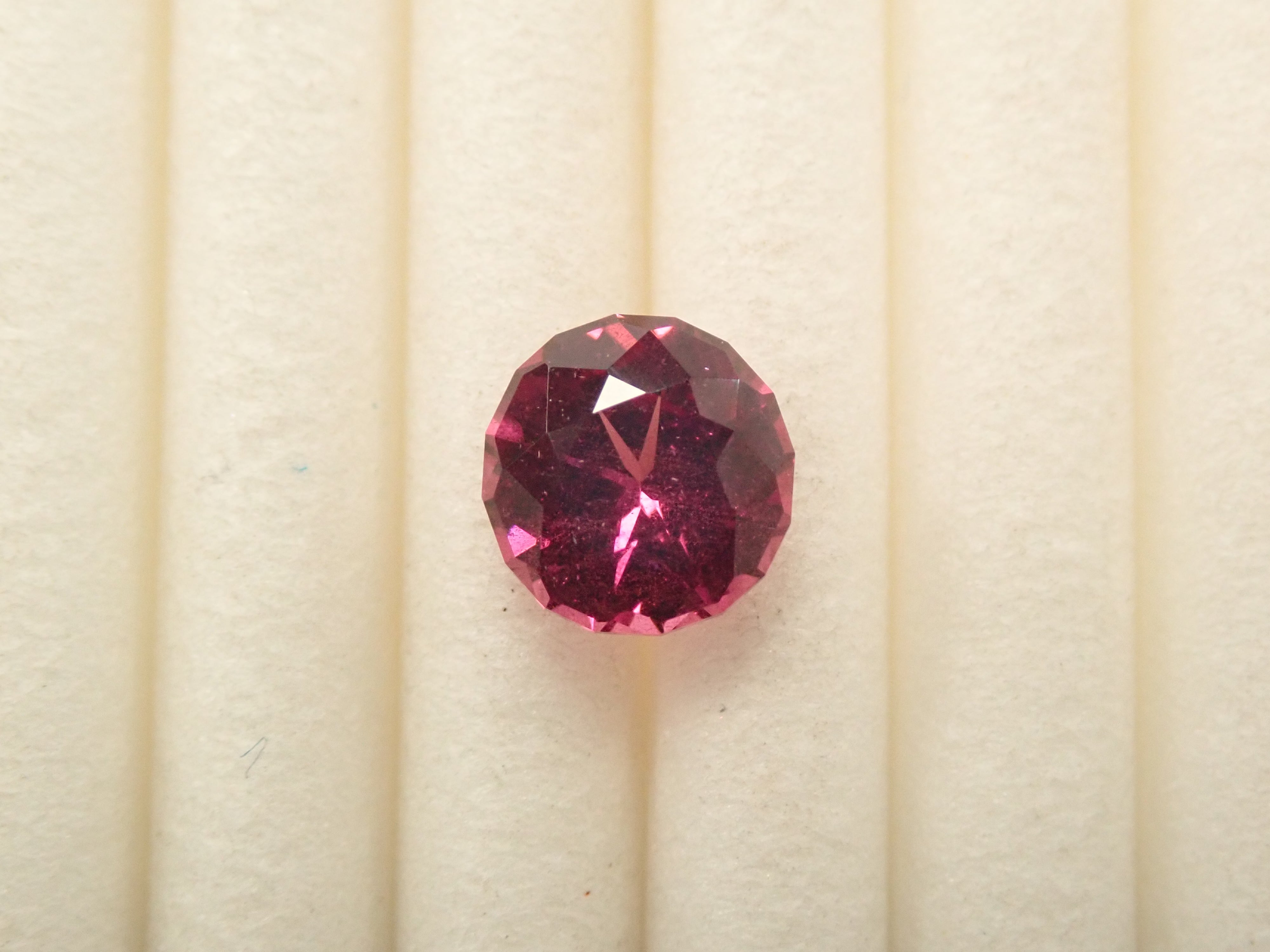 [12557701] Rhodolite Garnet 0.703ct Loose Stone