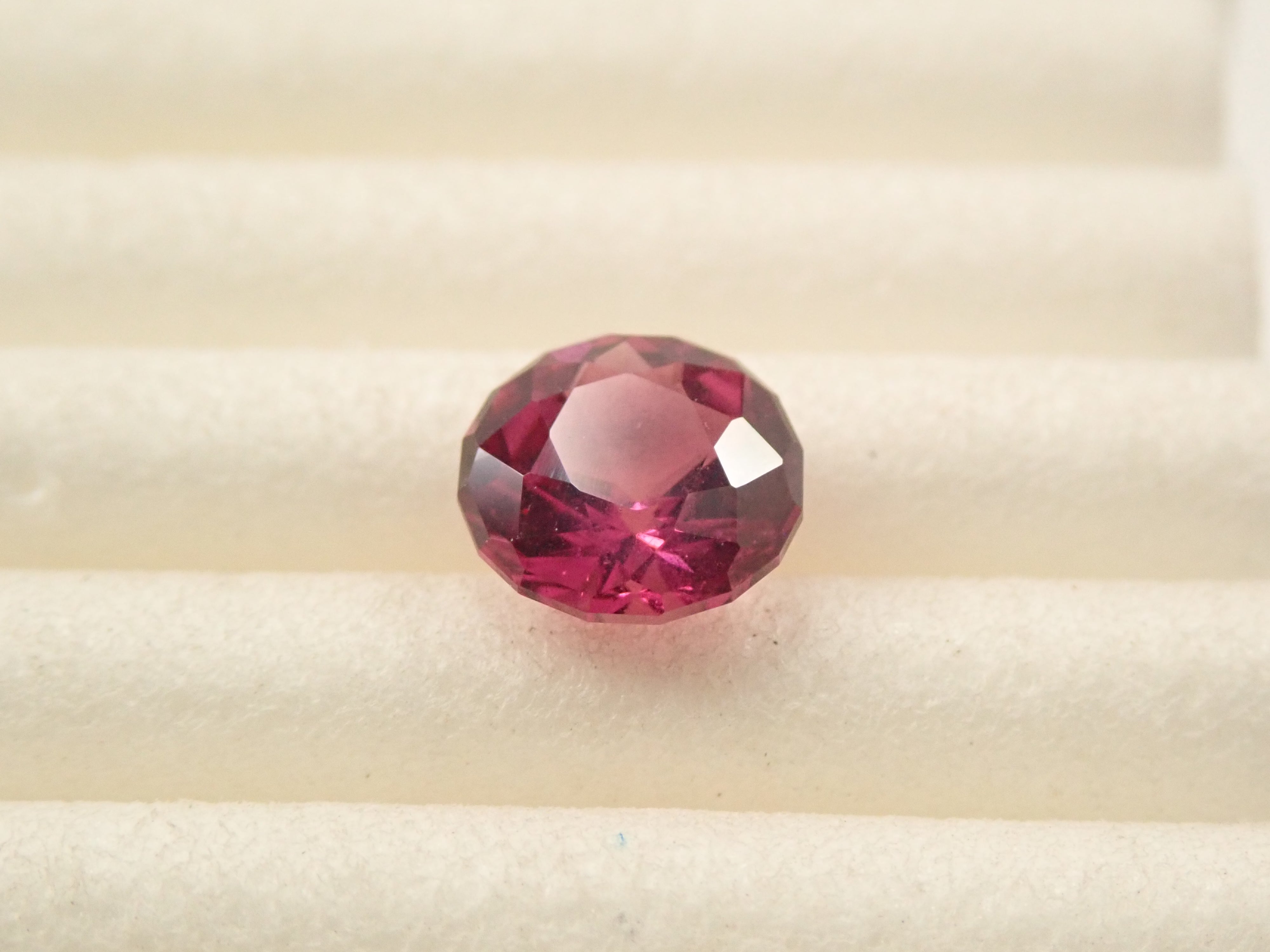 [12557701] Rhodolite Garnet 0.703ct Loose Stone