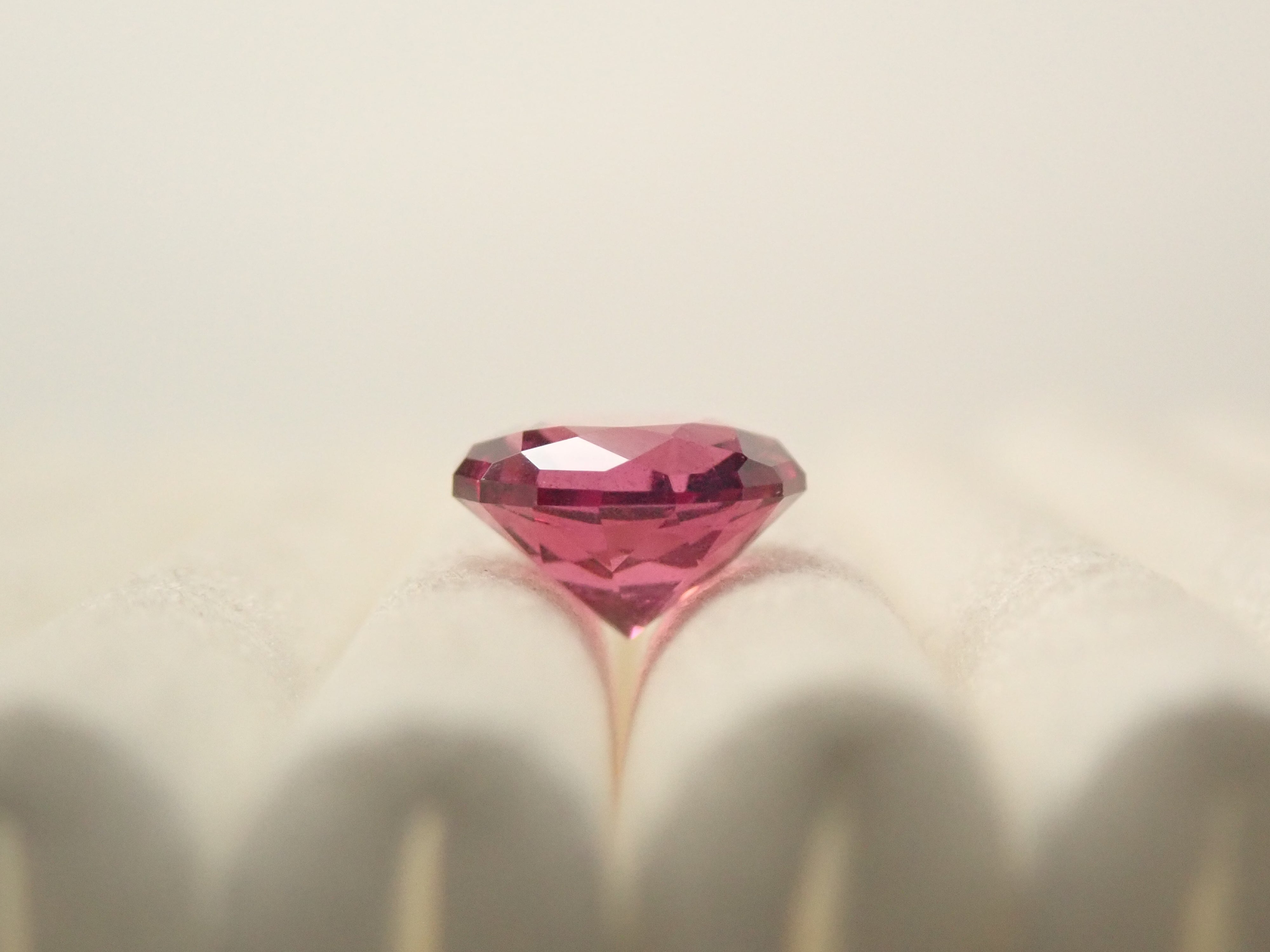 [12557701] Rhodolite Garnet 0.703ct Loose Stone