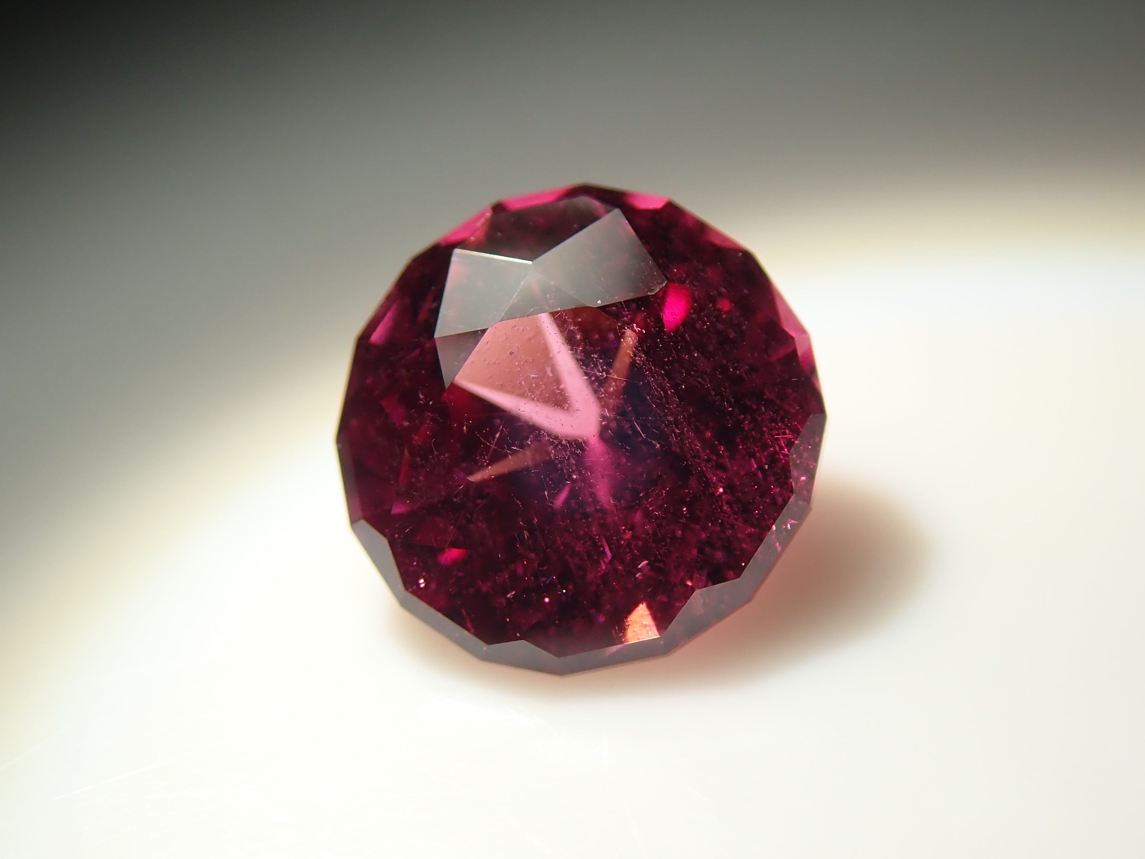 [12557701] Rhodolite Garnet 0.703ct Loose Stone