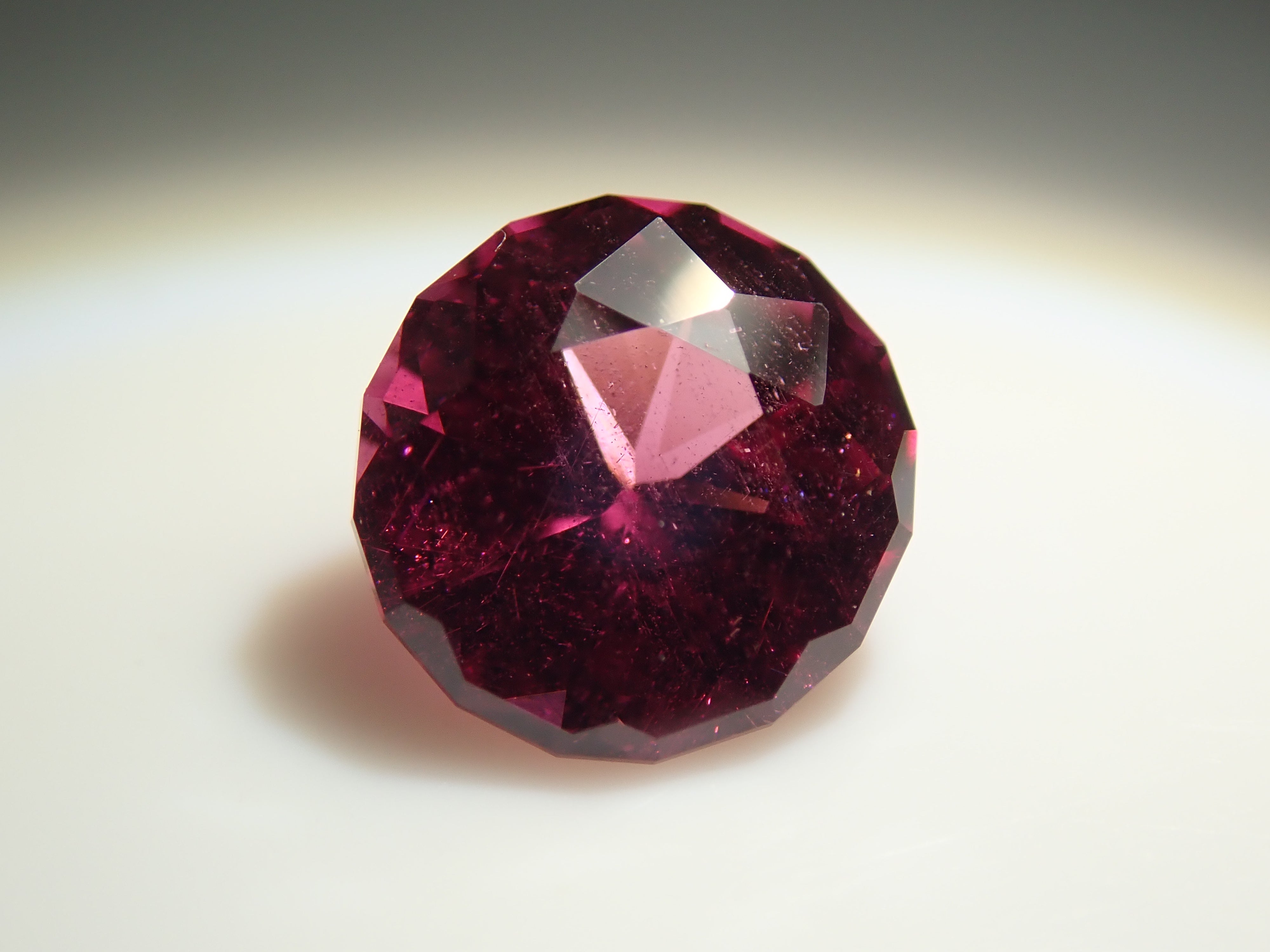 [12557701] Rhodolite Garnet 0.703ct Loose Stone