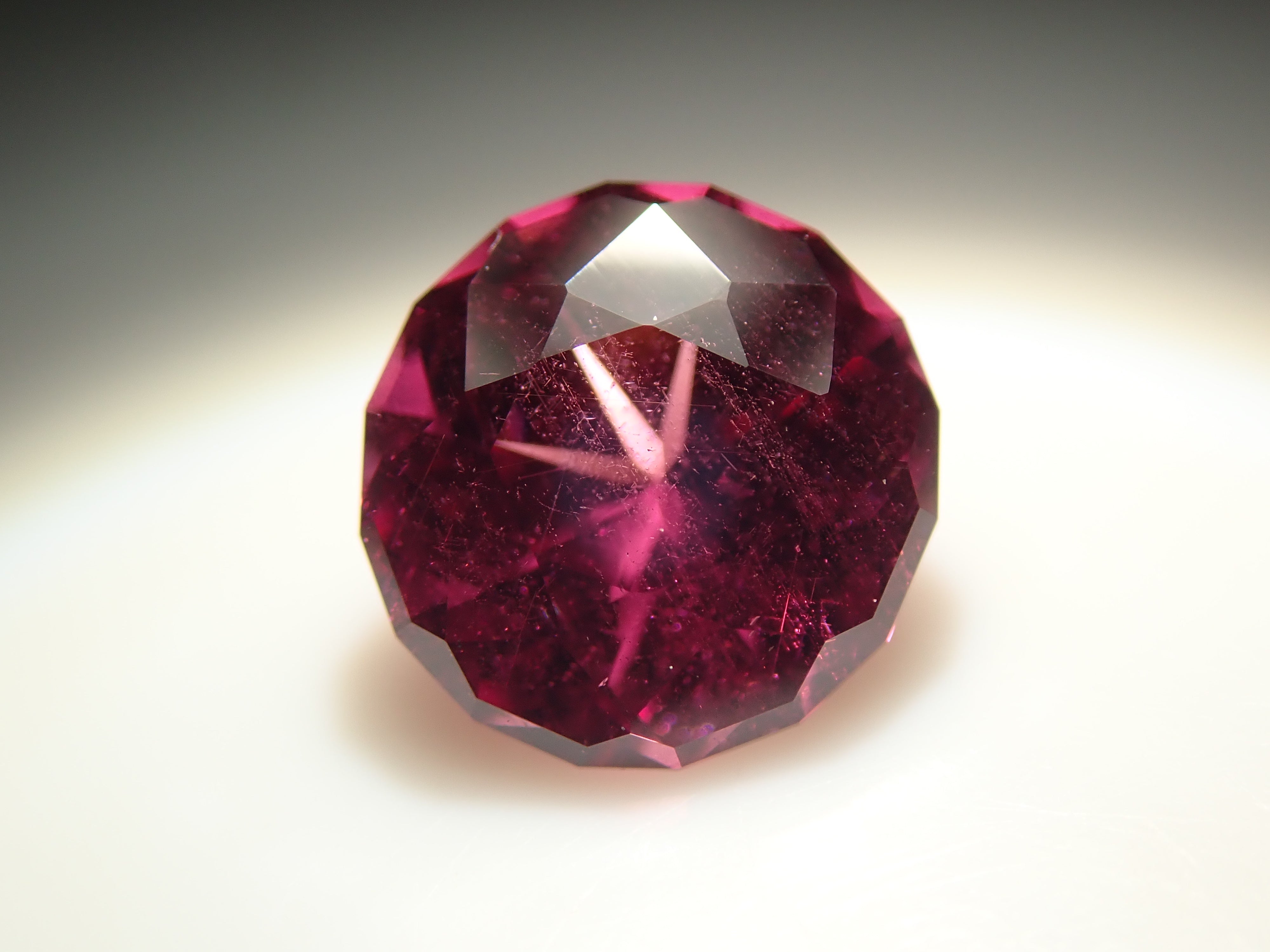 [12557701] Rhodolite Garnet 0.703ct Loose Stone