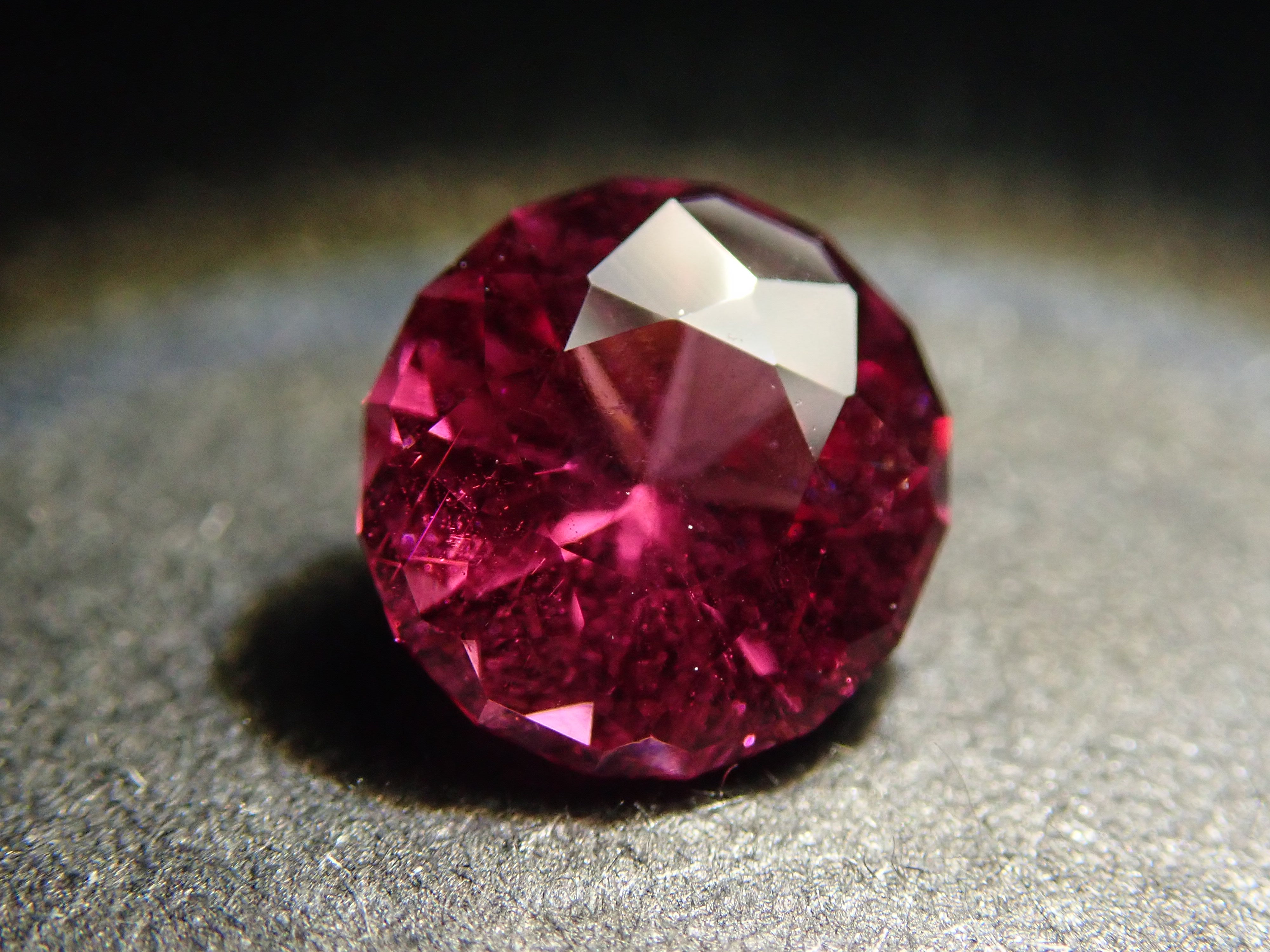 [12557701] Rhodolite Garnet 0.703ct Loose Stone