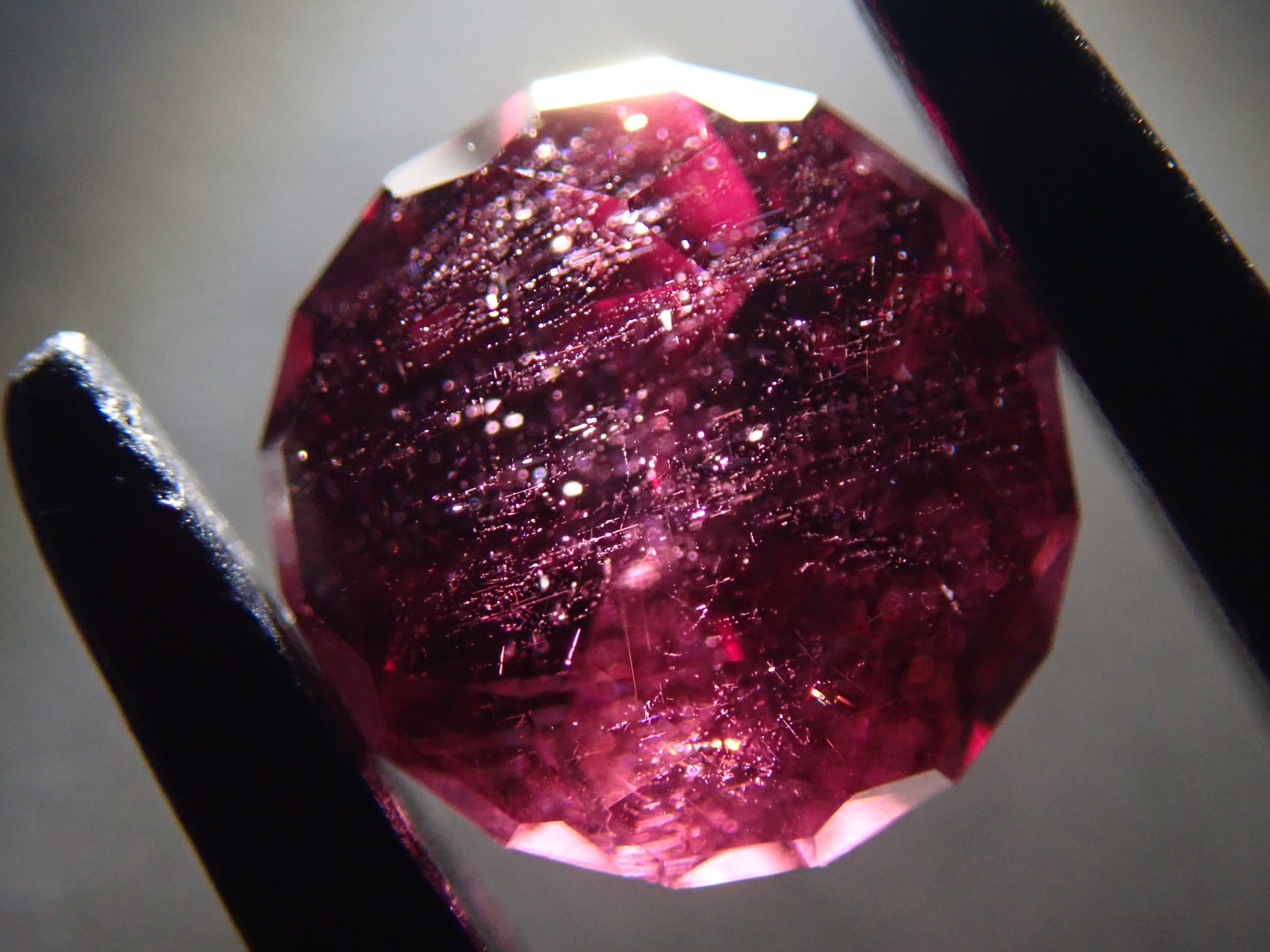 [12557701] Rhodolite Garnet 0.703ct Loose Stone