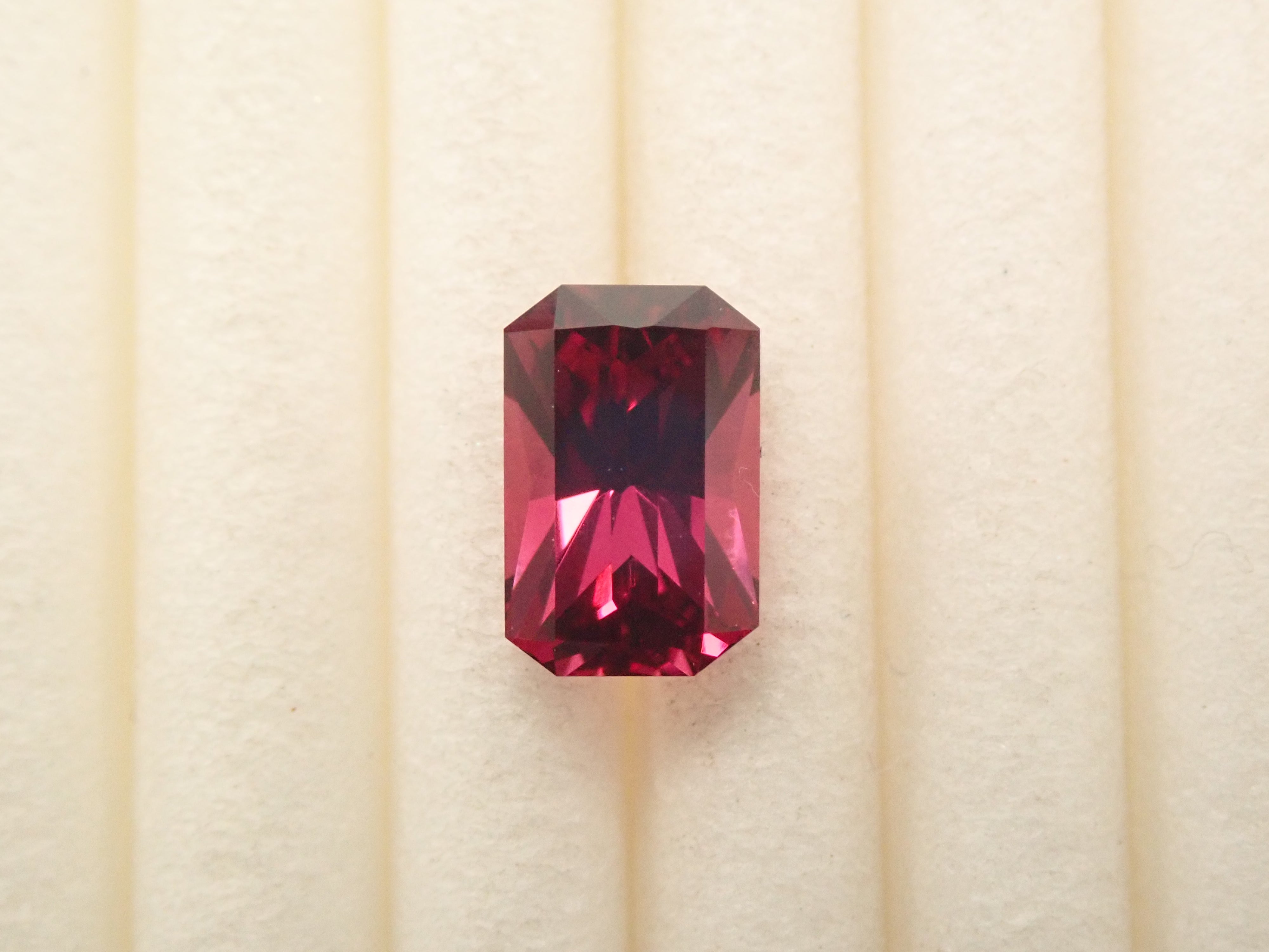 [12557702] Rhodolite Garnet 0.913ct Loose Stone