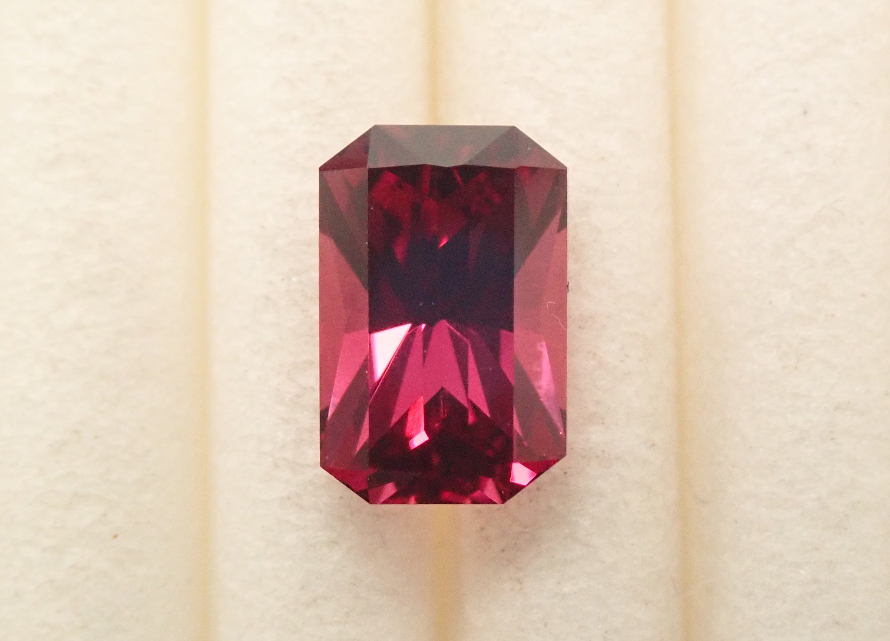 [12557702] Rhodolite Garnet 0.913ct Loose Stone
