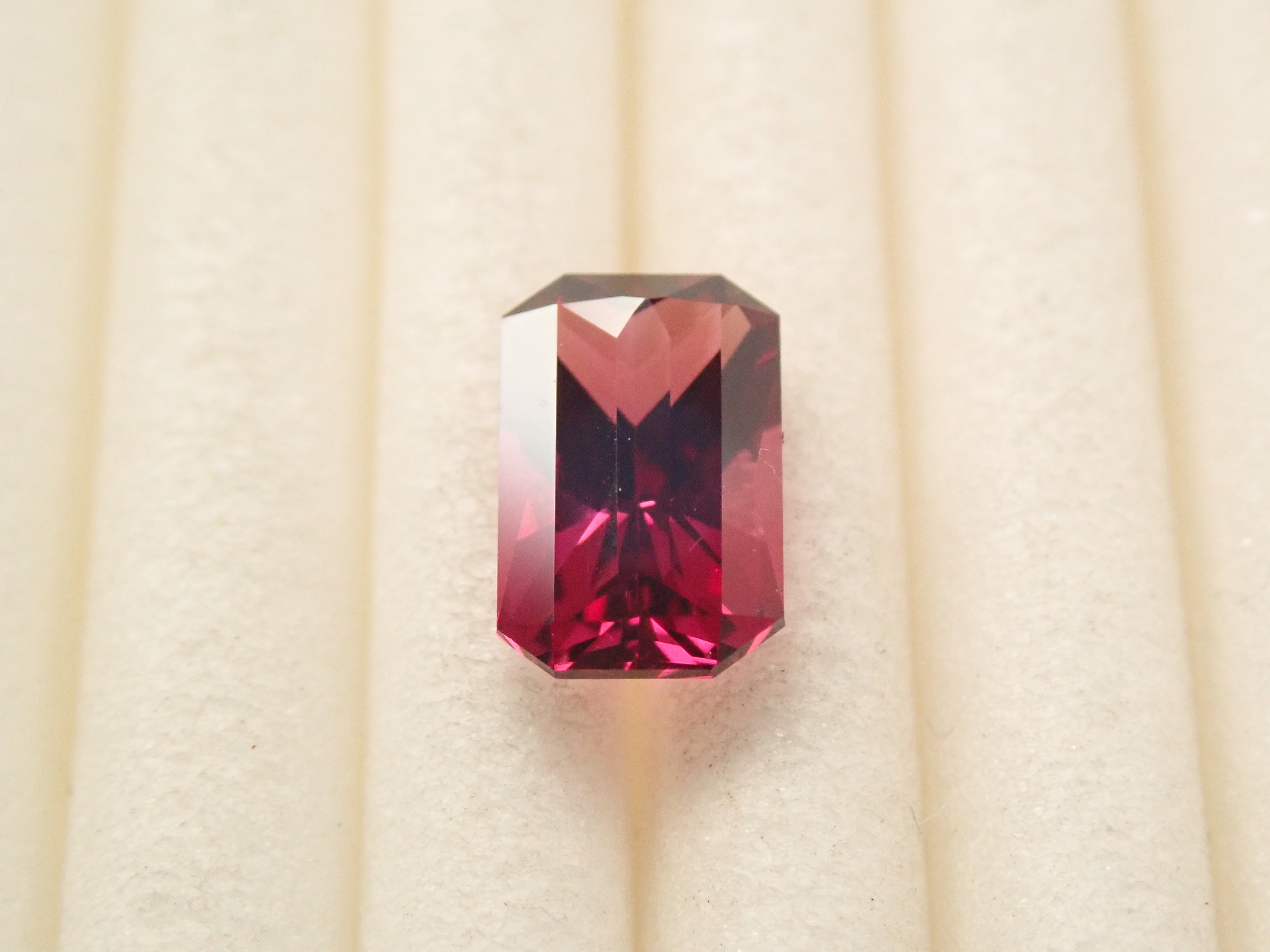 [12557702] Rhodolite Garnet 0.913ct Loose Stone