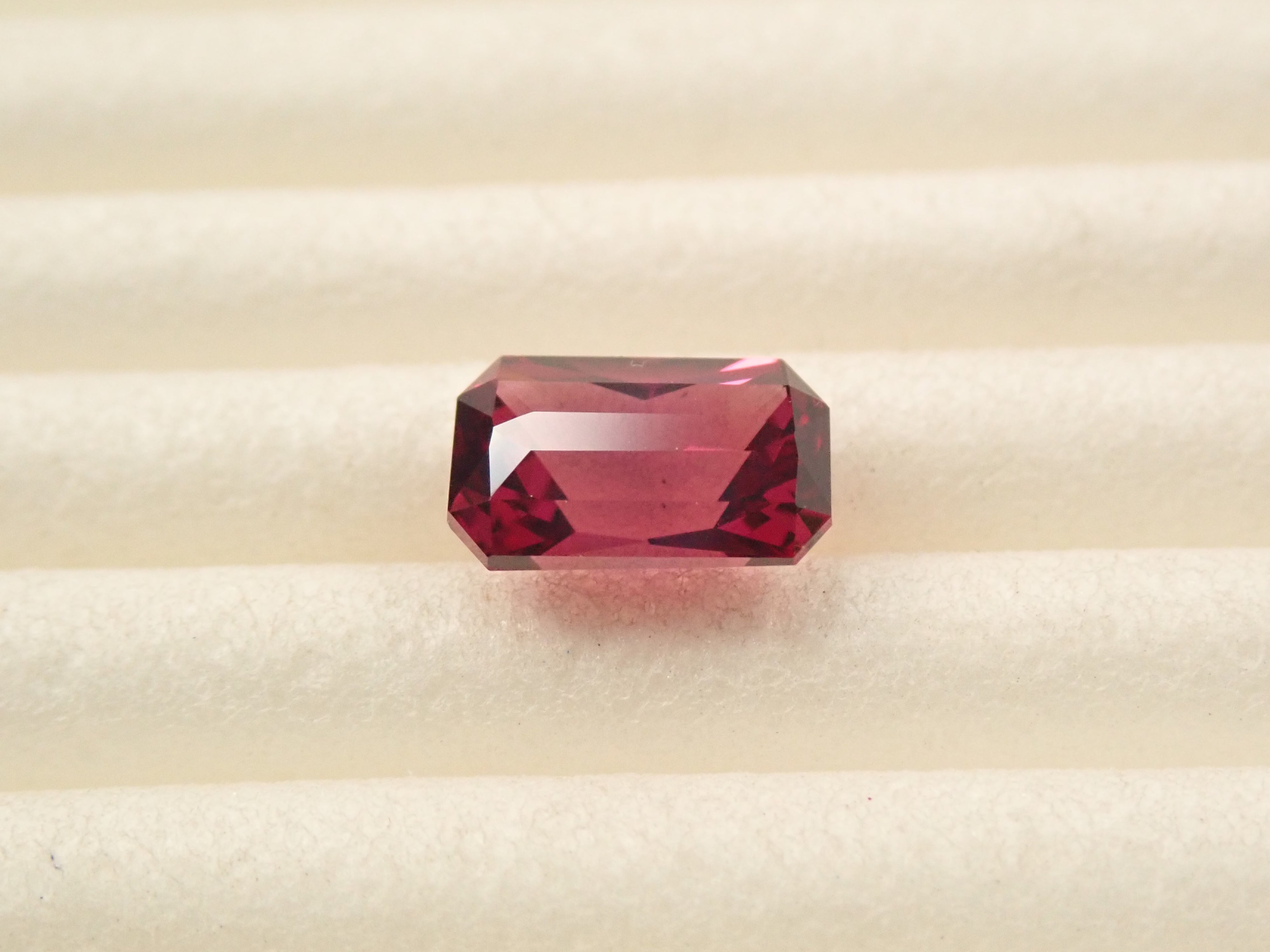 [12557702] Rhodolite Garnet 0.913ct Loose Stone
