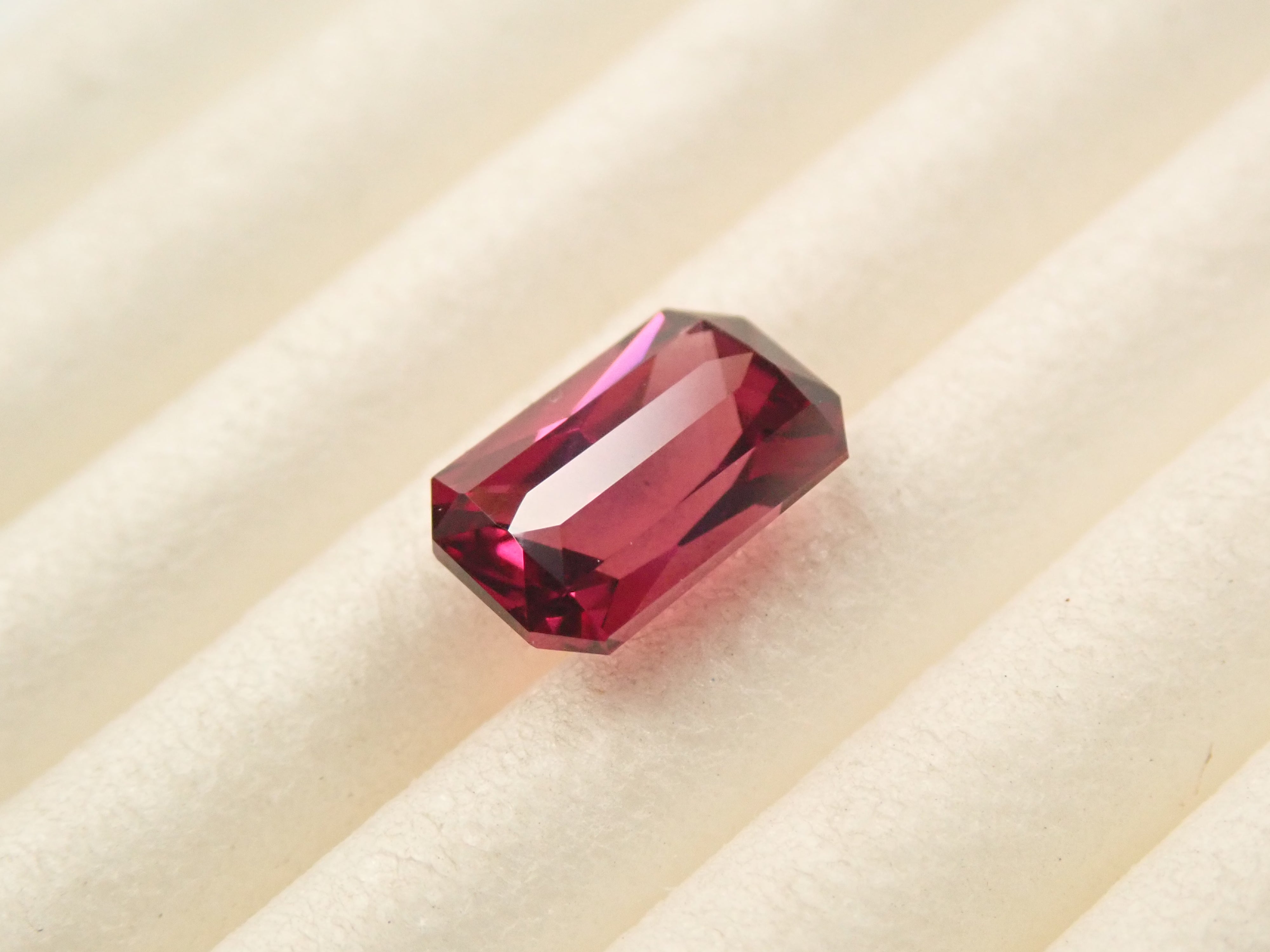 [12557702] Rhodolite Garnet 0.913ct Loose Stone