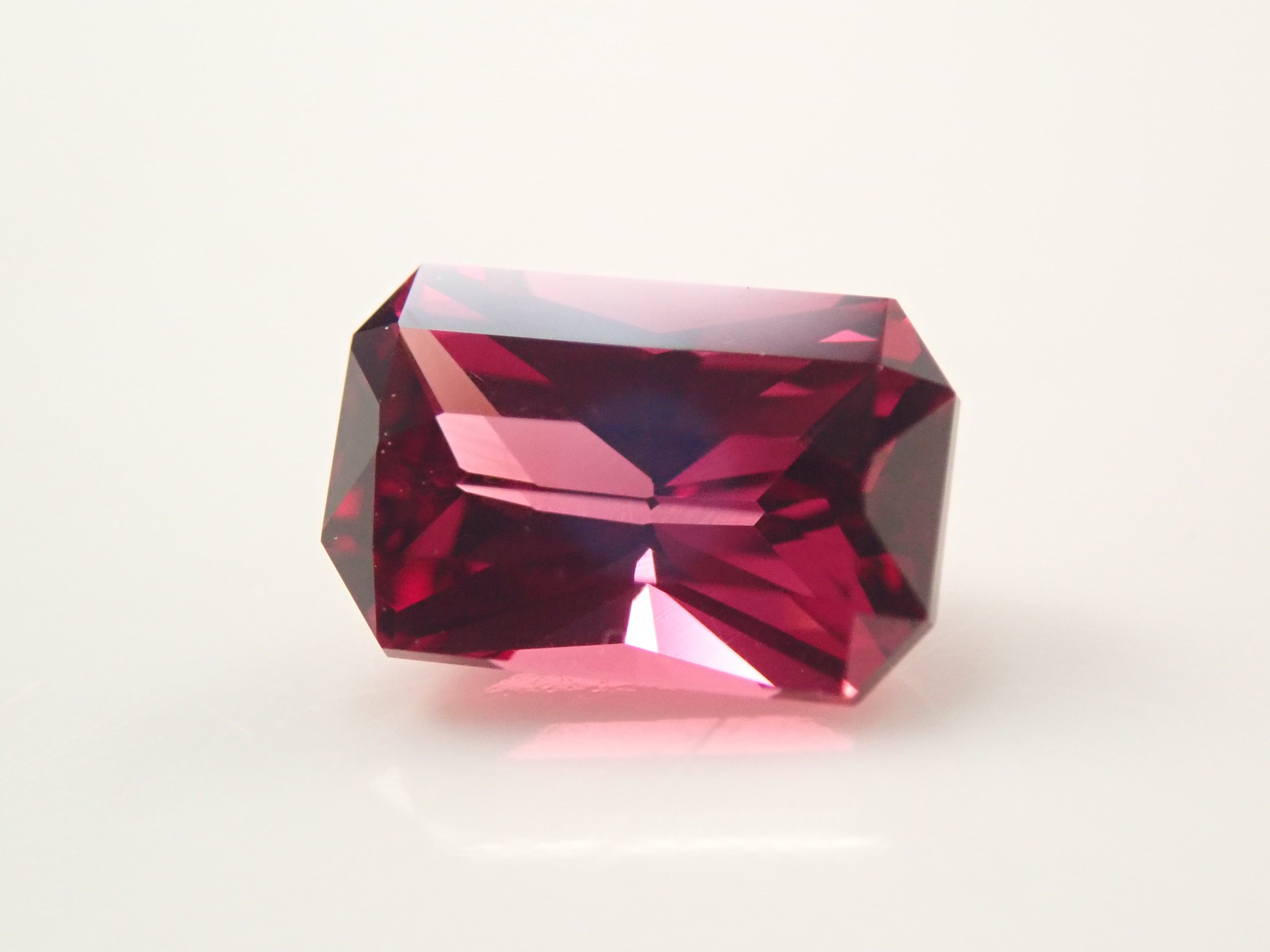 [12557702] Rhodolite Garnet 0.913ct Loose Stone