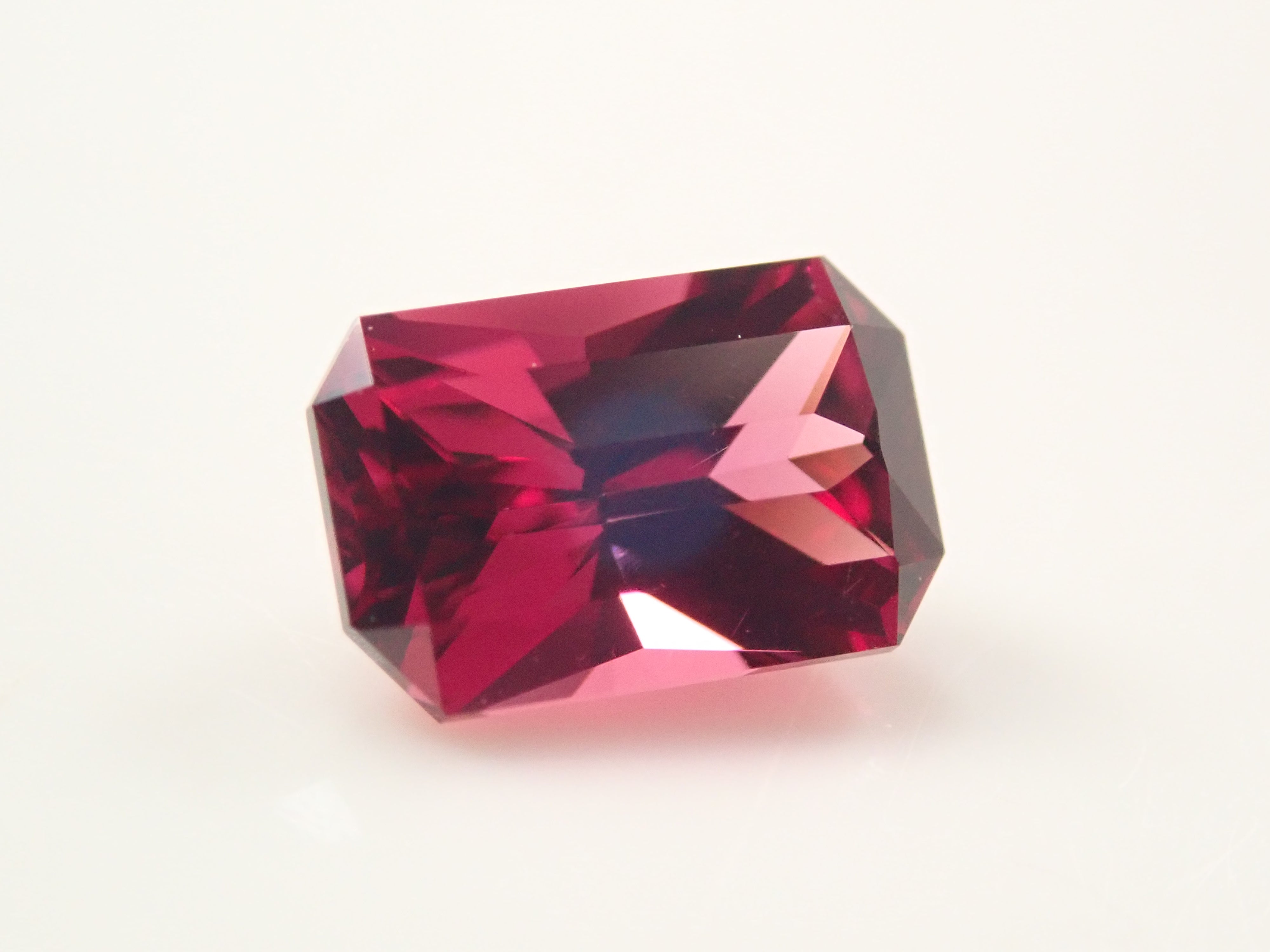 [12557702] Rhodolite Garnet 0.913ct Loose Stone