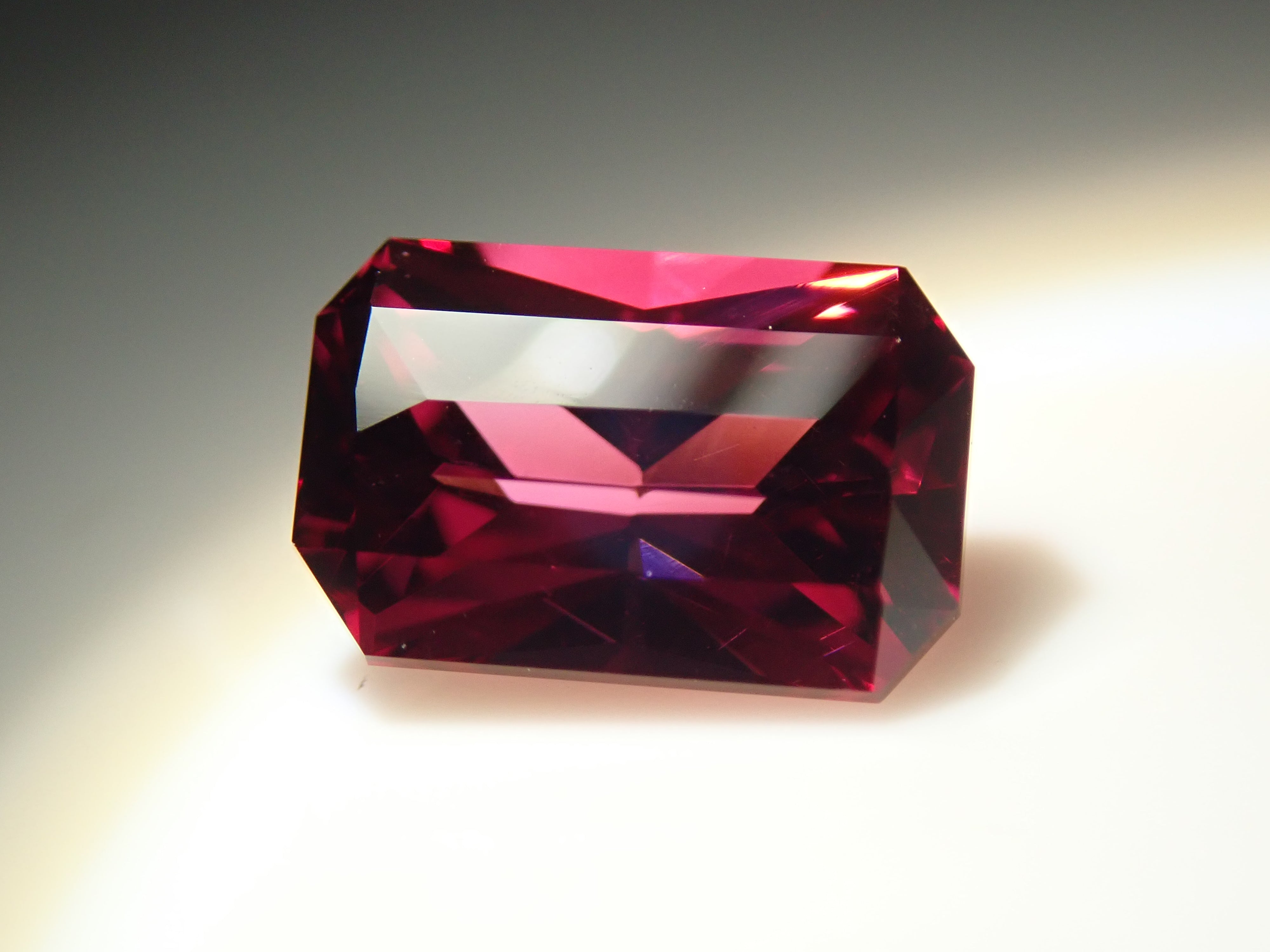 [12557702] Rhodolite Garnet 0.913ct Loose Stone