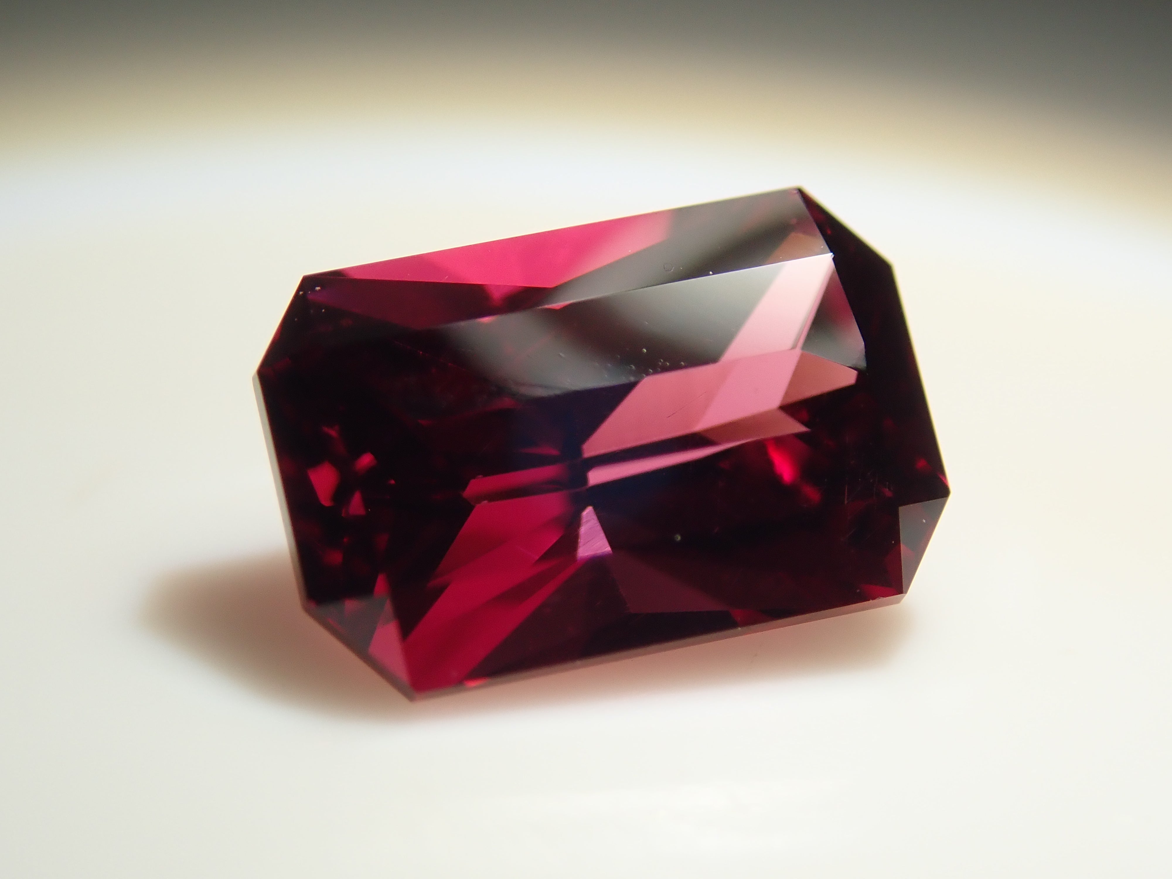 [12557702] Rhodolite Garnet 0.913ct Loose Stone