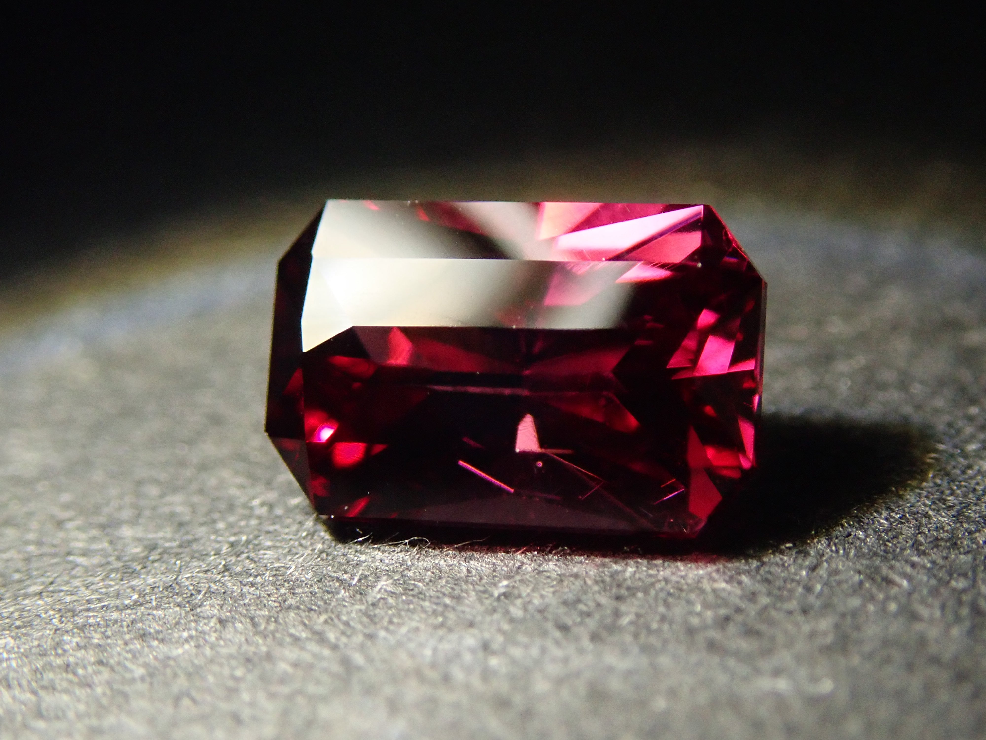 [12557702] Rhodolite Garnet 0.913ct Loose Stone