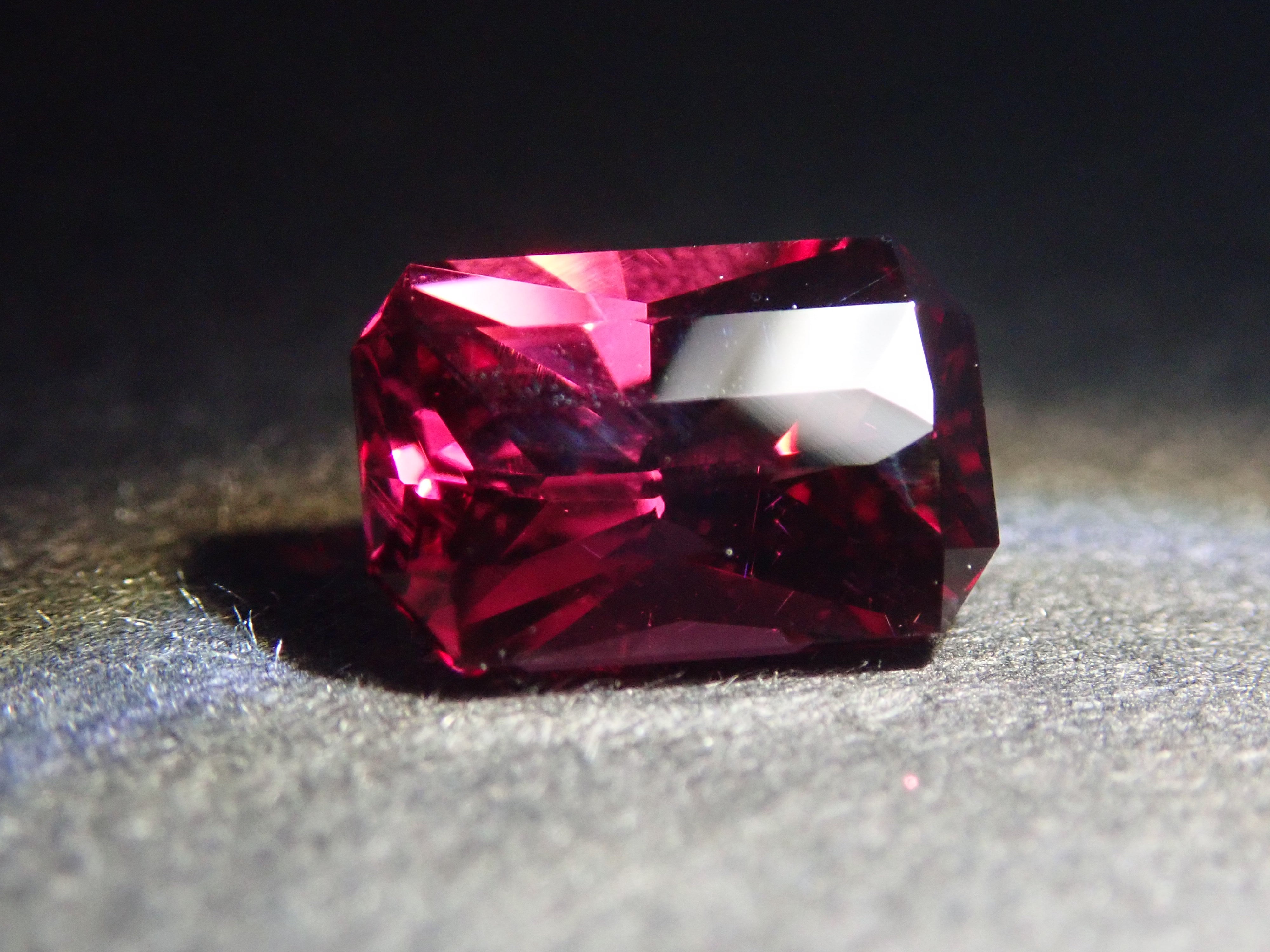 [12557702] Rhodolite Garnet 0.913ct Loose Stone