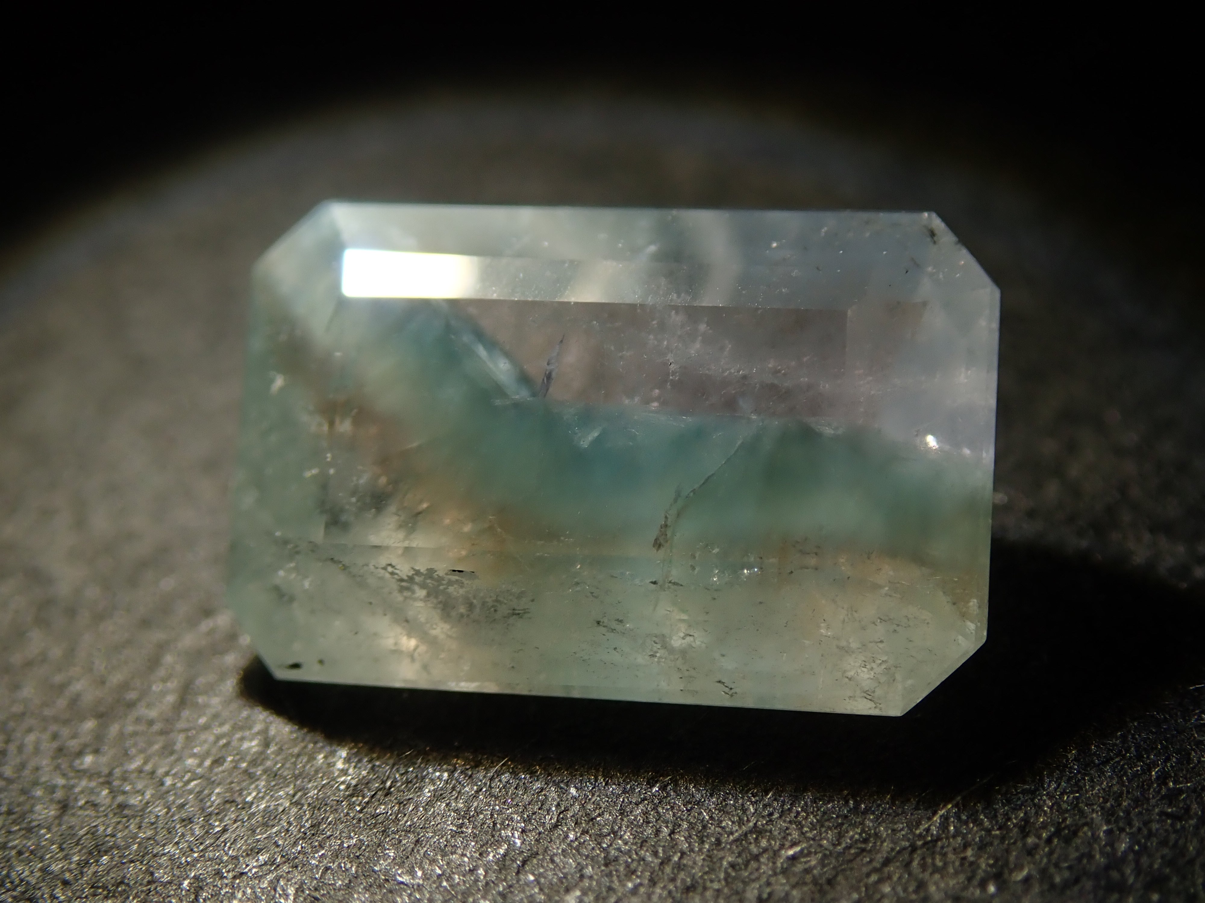 【11月22日晚間10點開賣】巴西美杜莎石英（帕拉伊巴石英）2.383克拉裸石