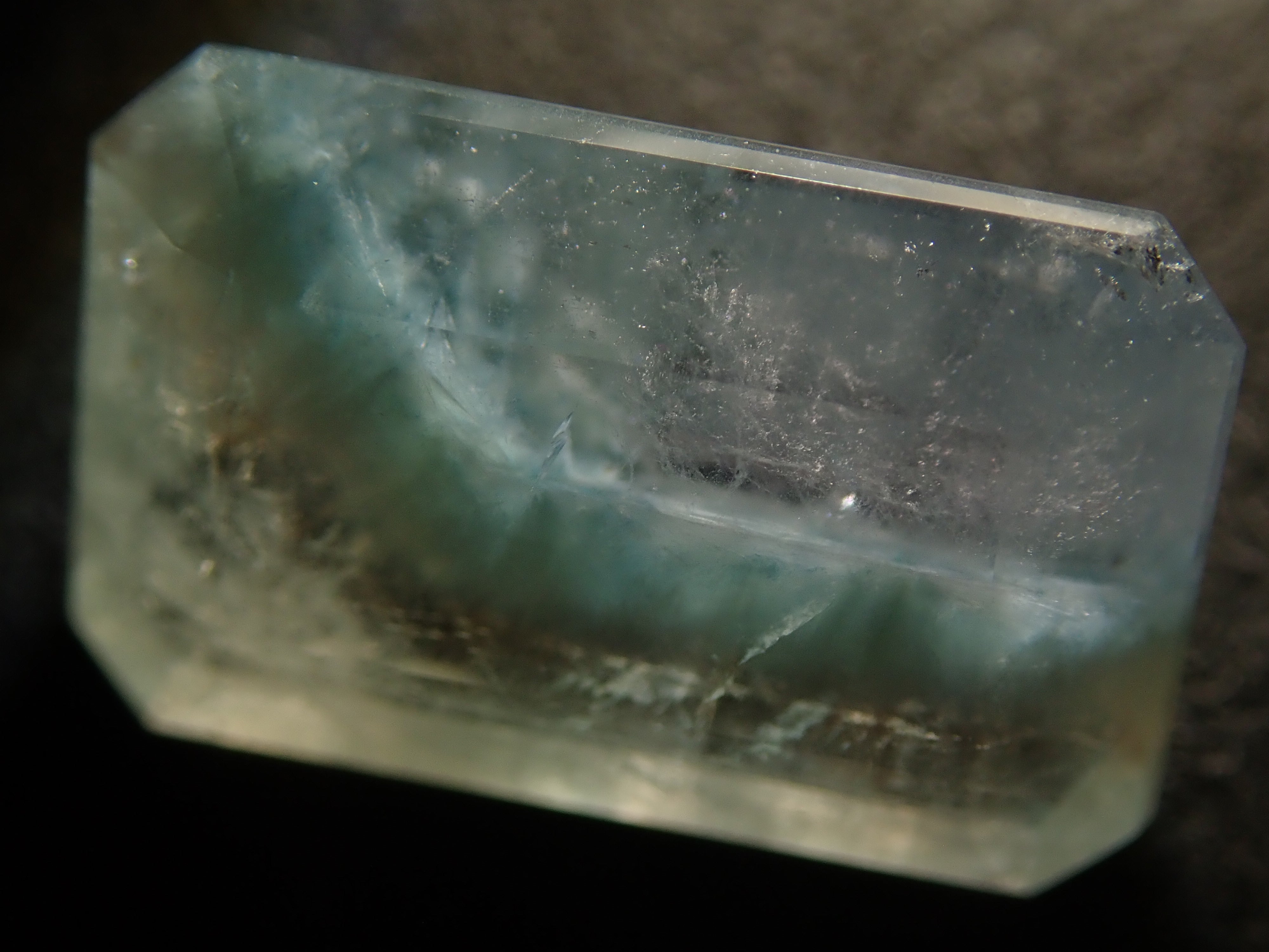 【11月22日晚間10點開賣】巴西美杜莎石英（帕拉伊巴石英）2.383克拉裸石