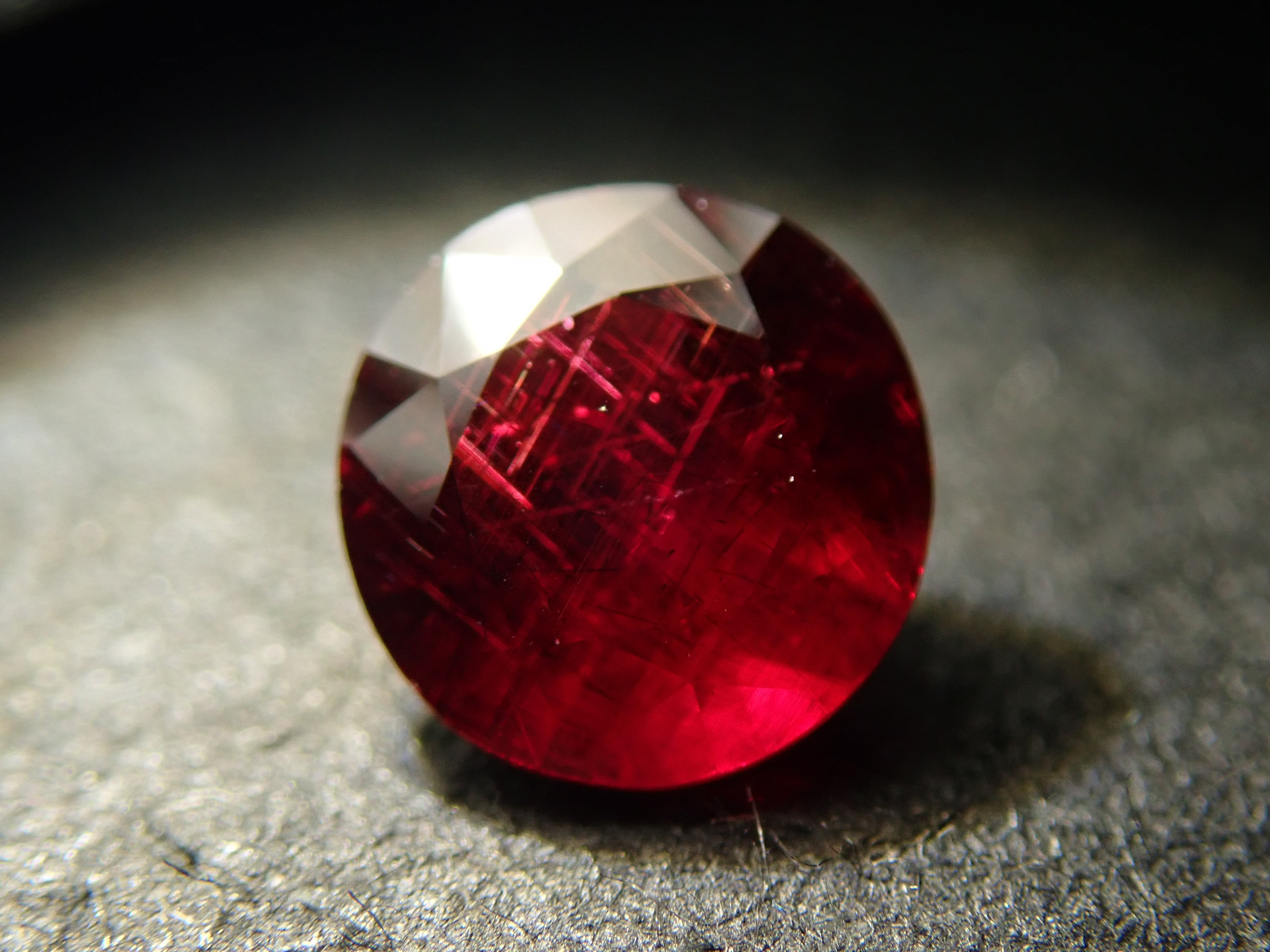 [12558104] 美國蟻丘石榴石 0.410克拉 散裝