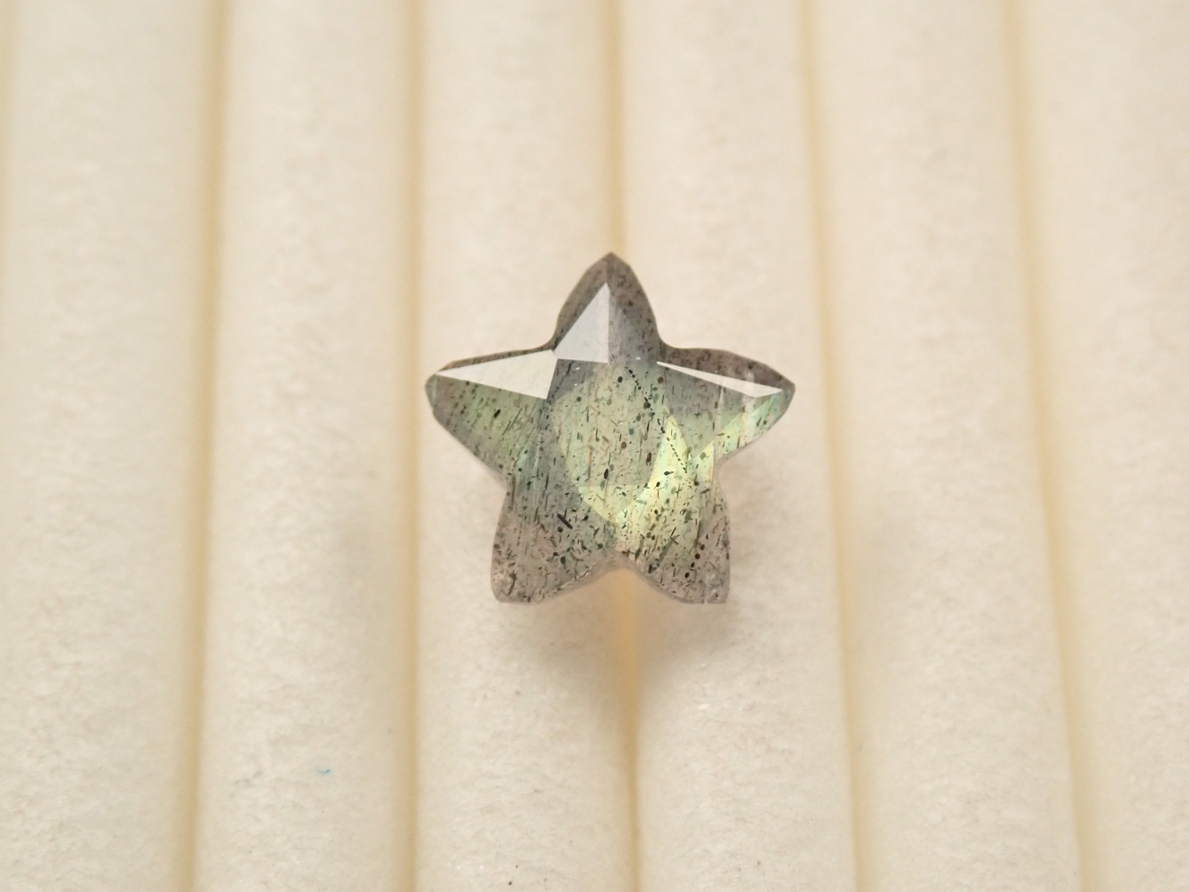 【11/3 22時販売】マダガスカル産ラブラドライト 0.903ctルース