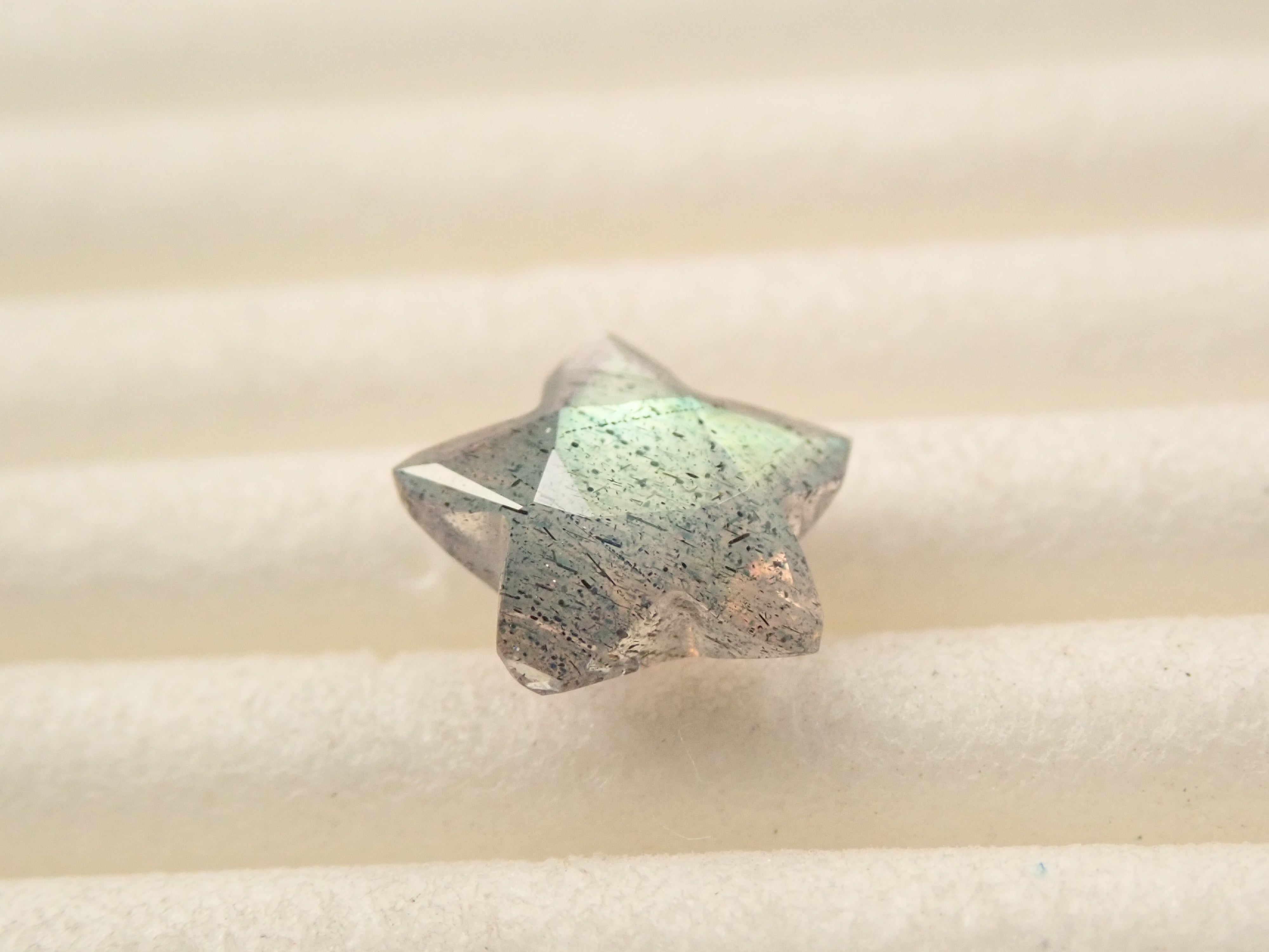 【11/3 22時販売】マダガスカル産ラブラドライト 0.903ctルース