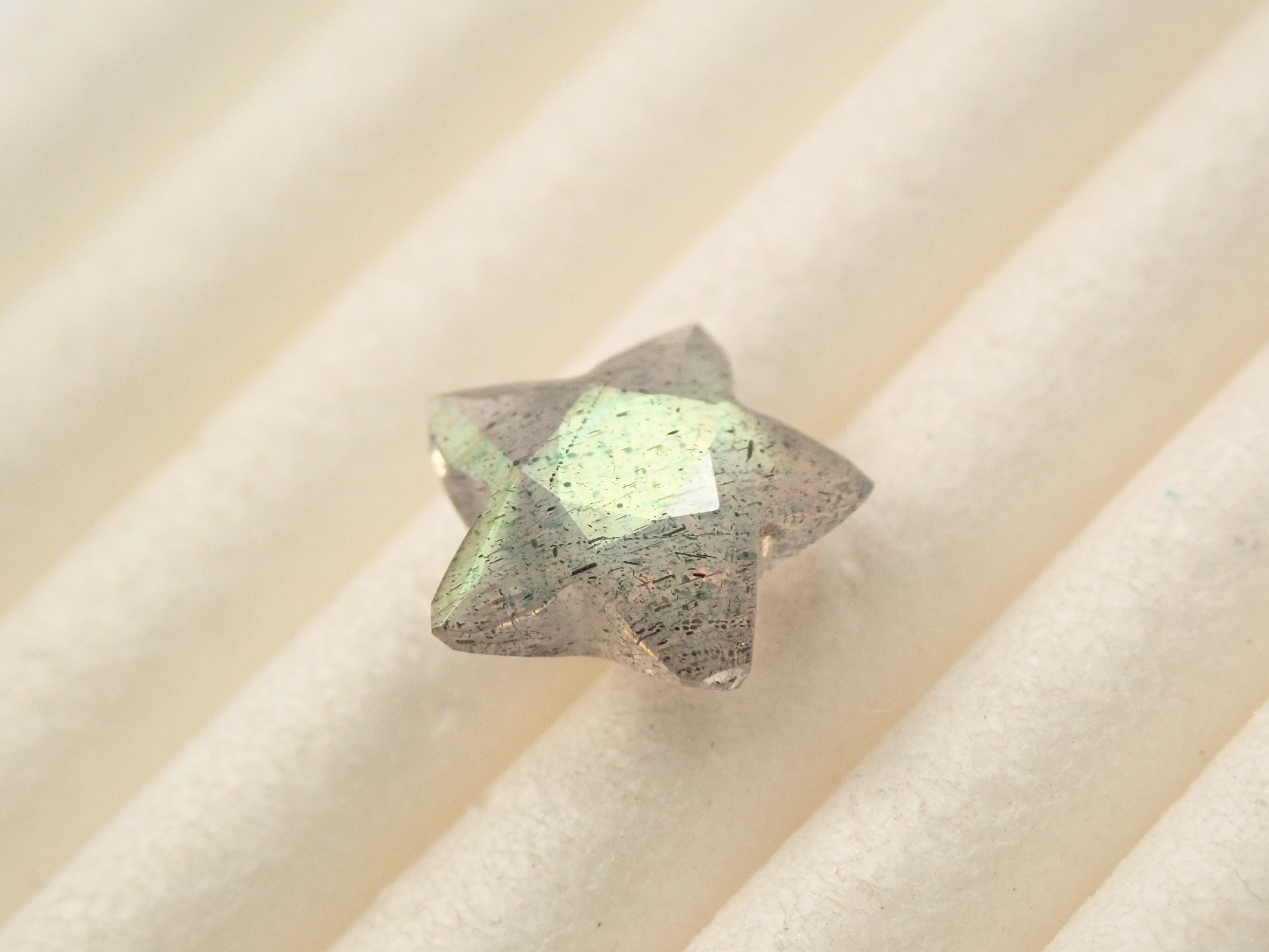 【11/3 22時販売】マダガスカル産ラブラドライト 0.903ctルース