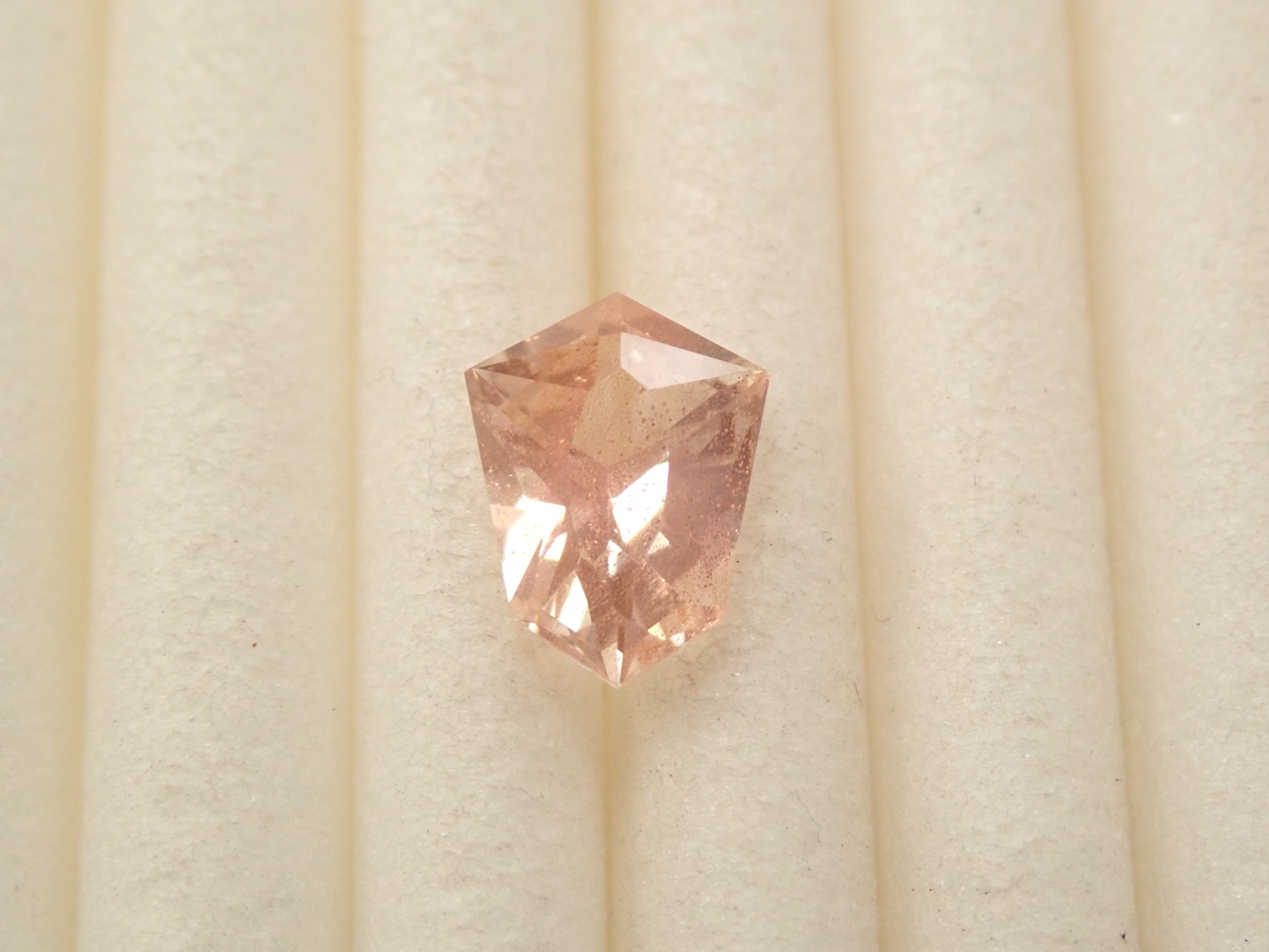 【11/3 22時販売】アメリカ産オレゴンサンストーン 0.478ctルース