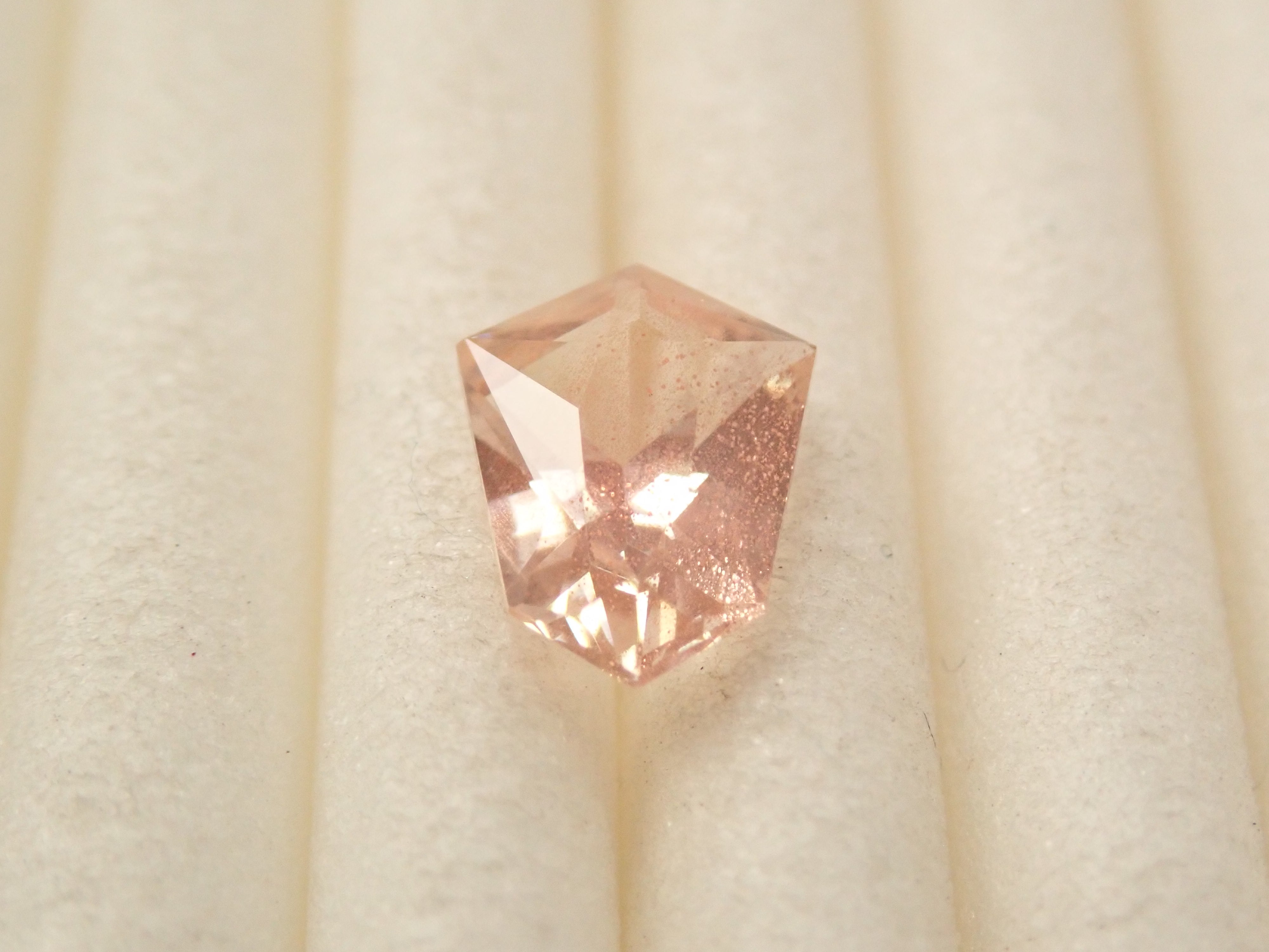 【11/3 22時販売】アメリカ産オレゴンサンストーン 0.478ctルース