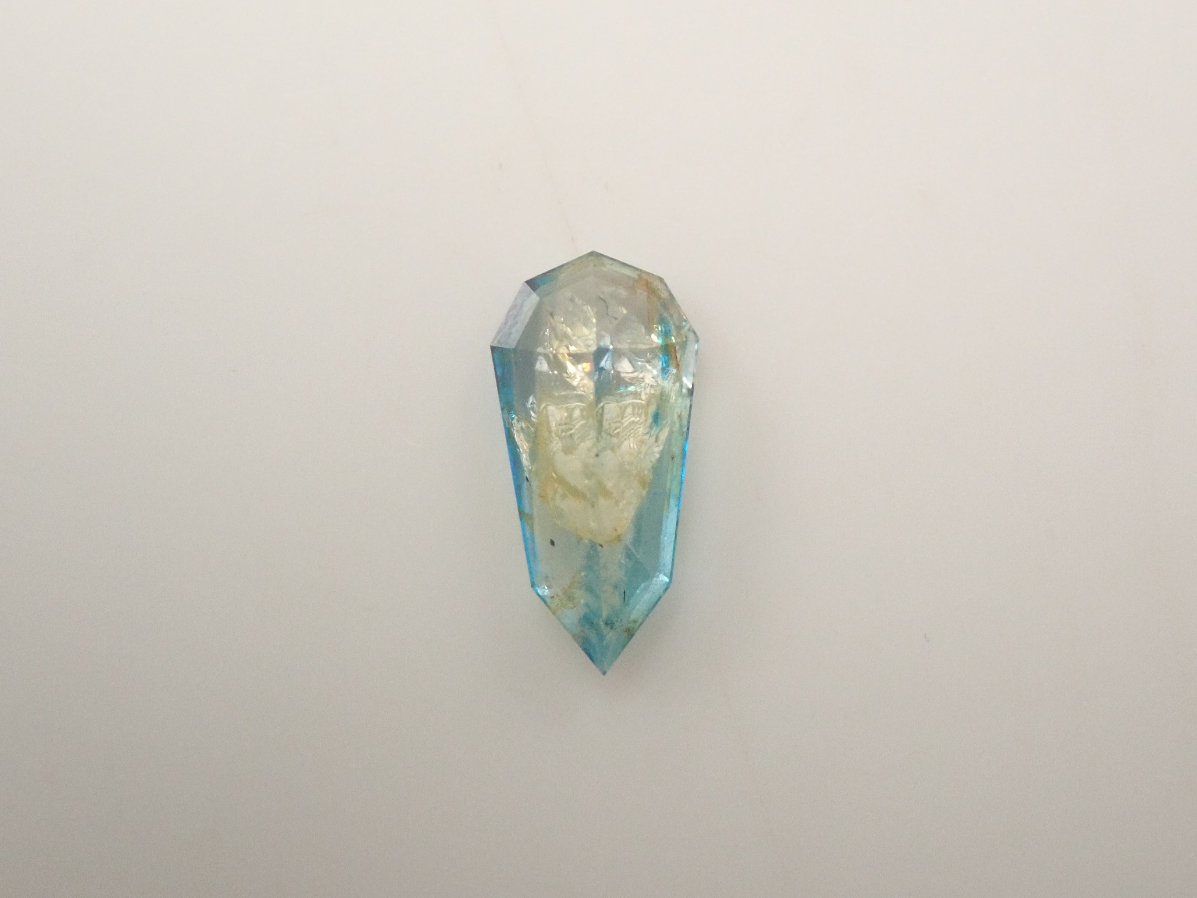 【11/1 22時販売】ジンバブエ産バイカラーユークレース 0.398ctルース