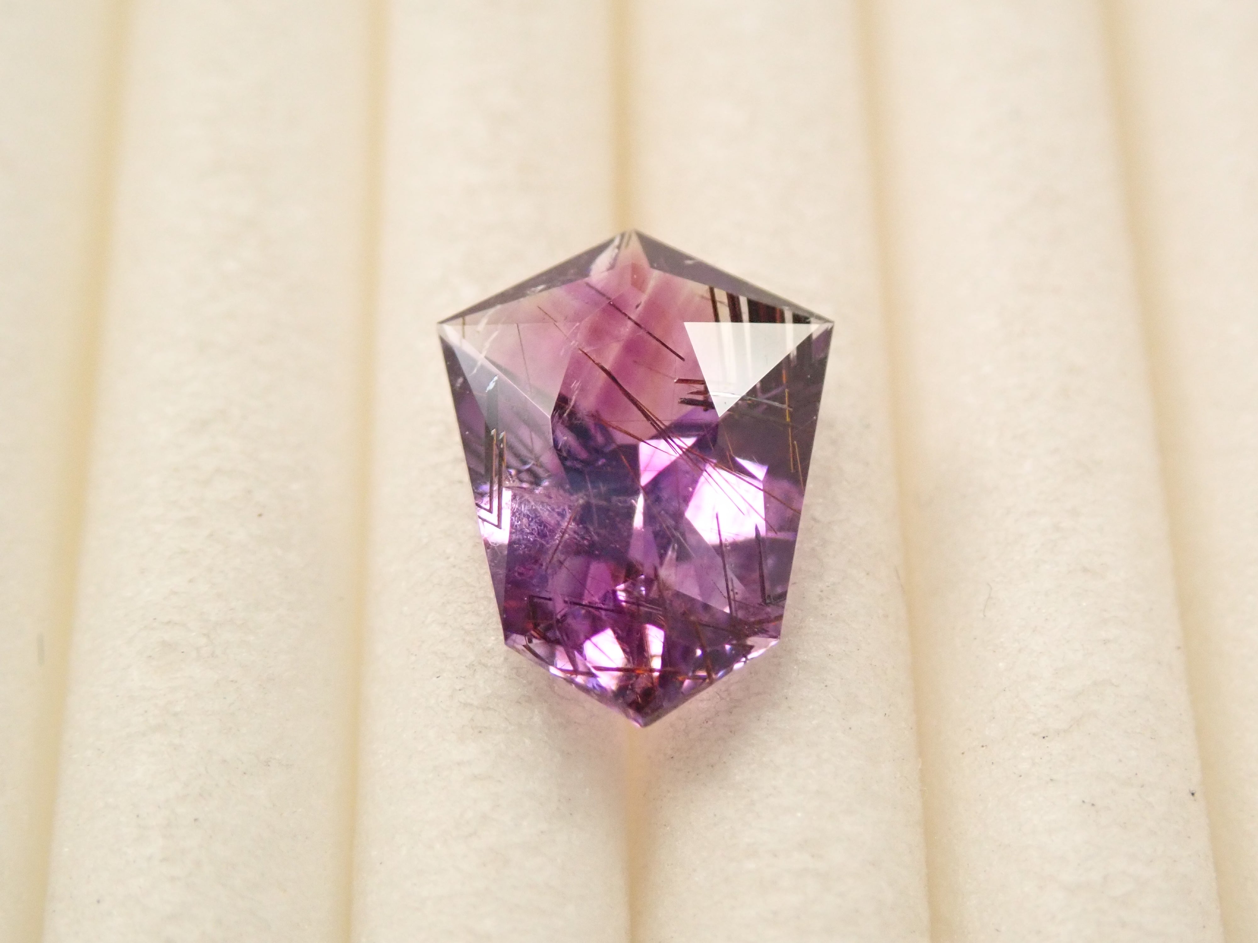 ブラジル産エレスチャルアメジスト 0.762ctルース