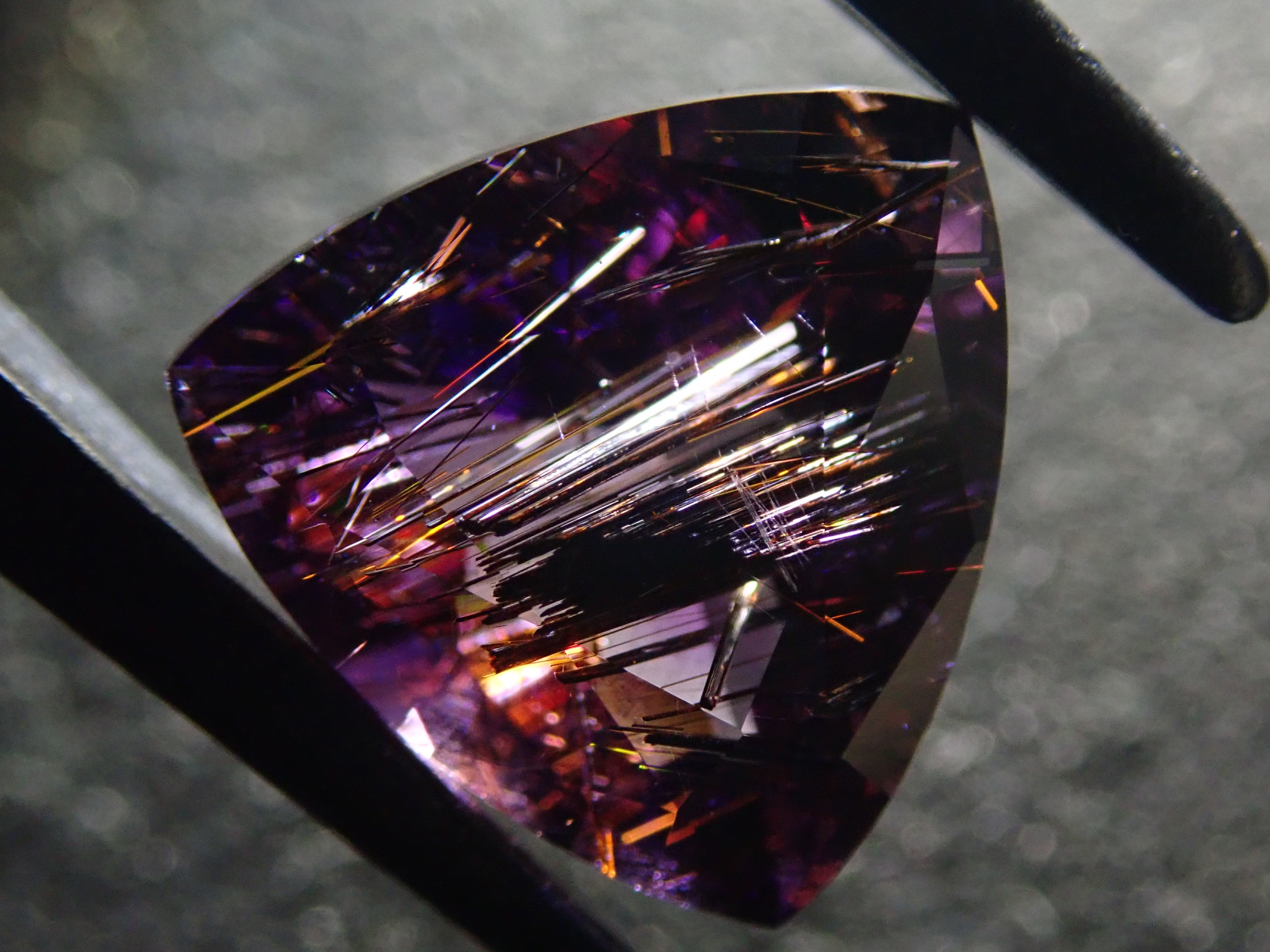 ブラジル産エレスチャルアメジスト 1.891ctルース