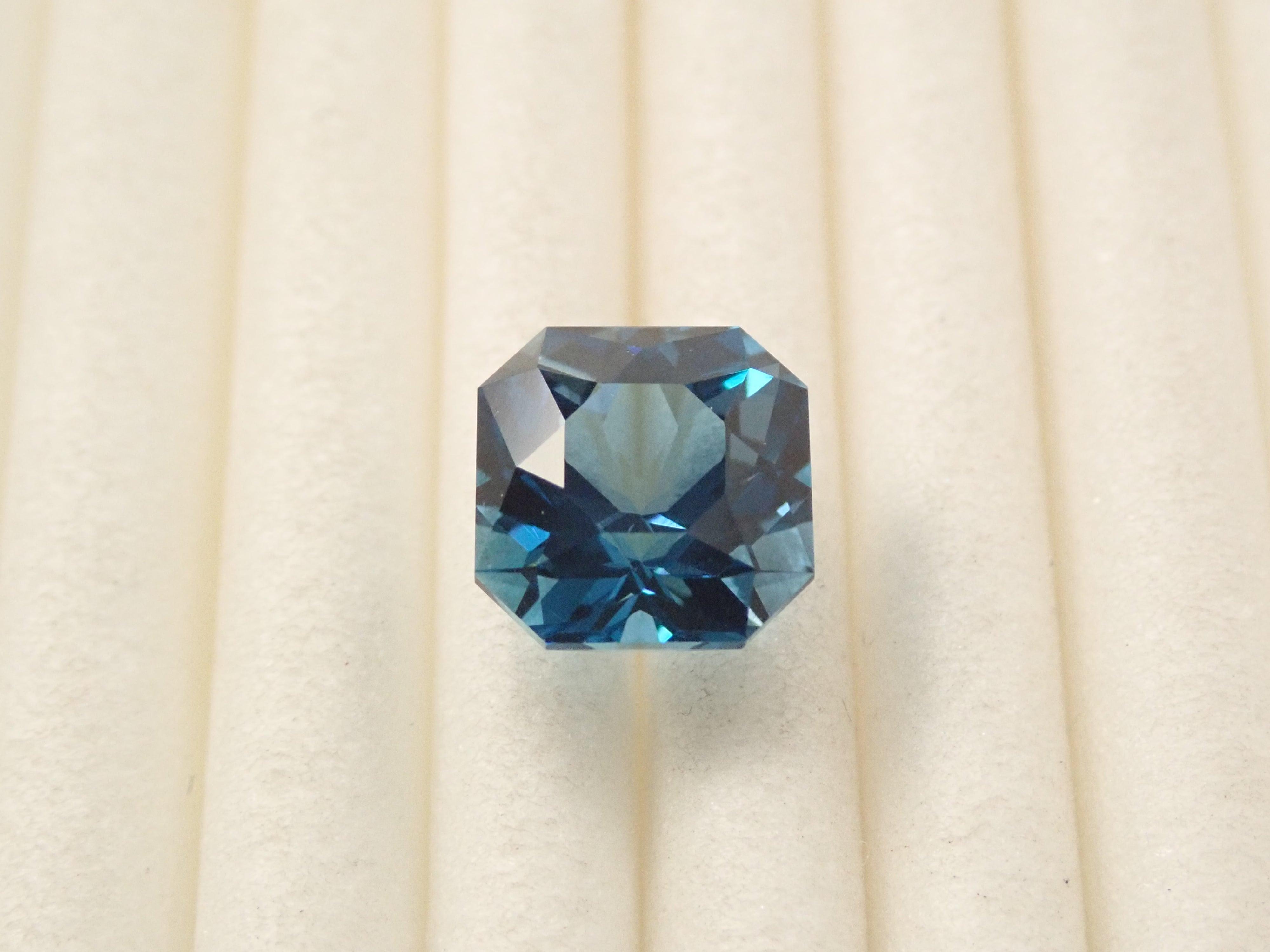 [11/1 22:00 Sale] Brazilian London Blue Topaz 1.950ct Loose