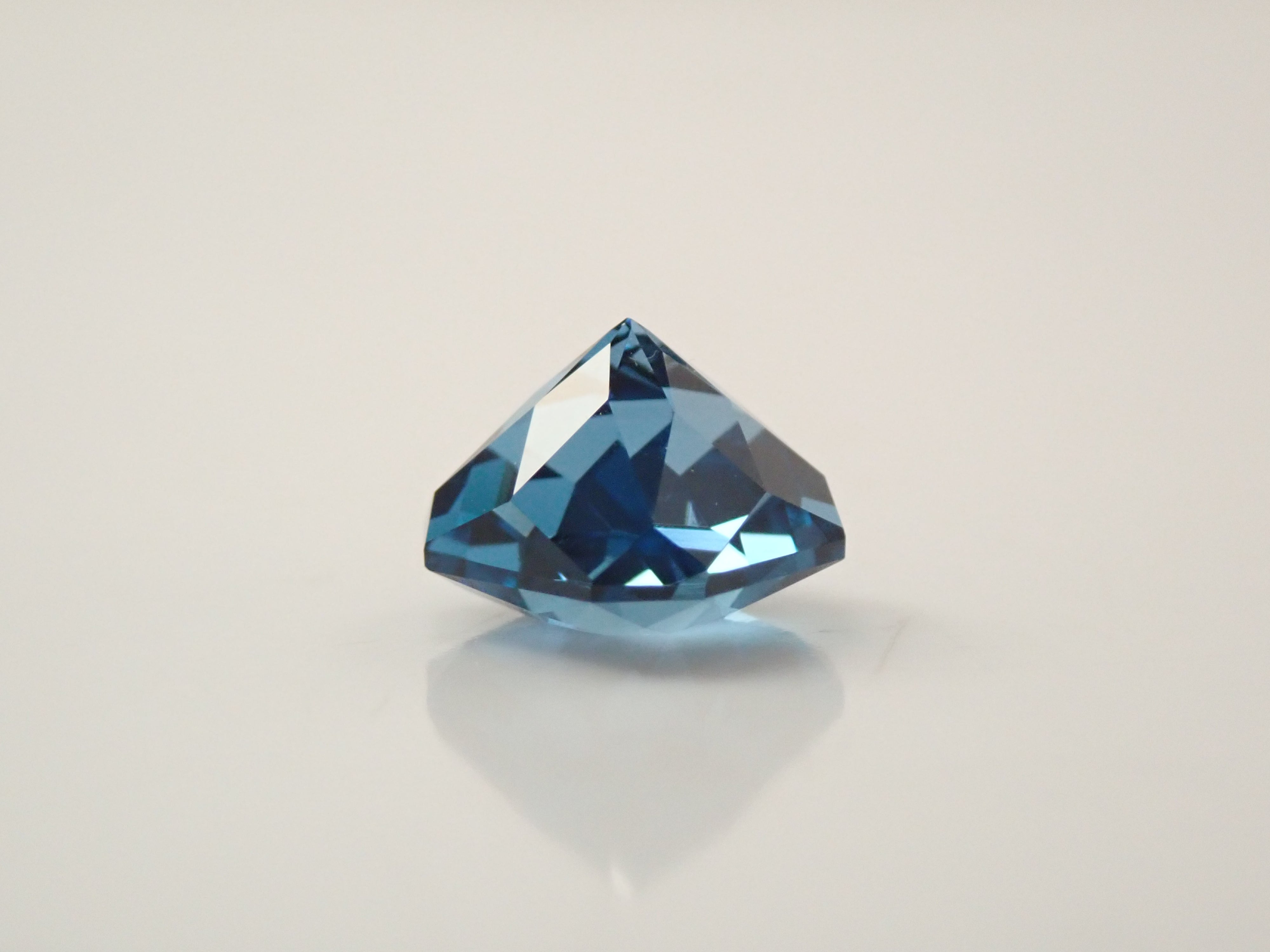 [11/1 22:00 Sale] Brazilian London Blue Topaz 1.950ct Loose