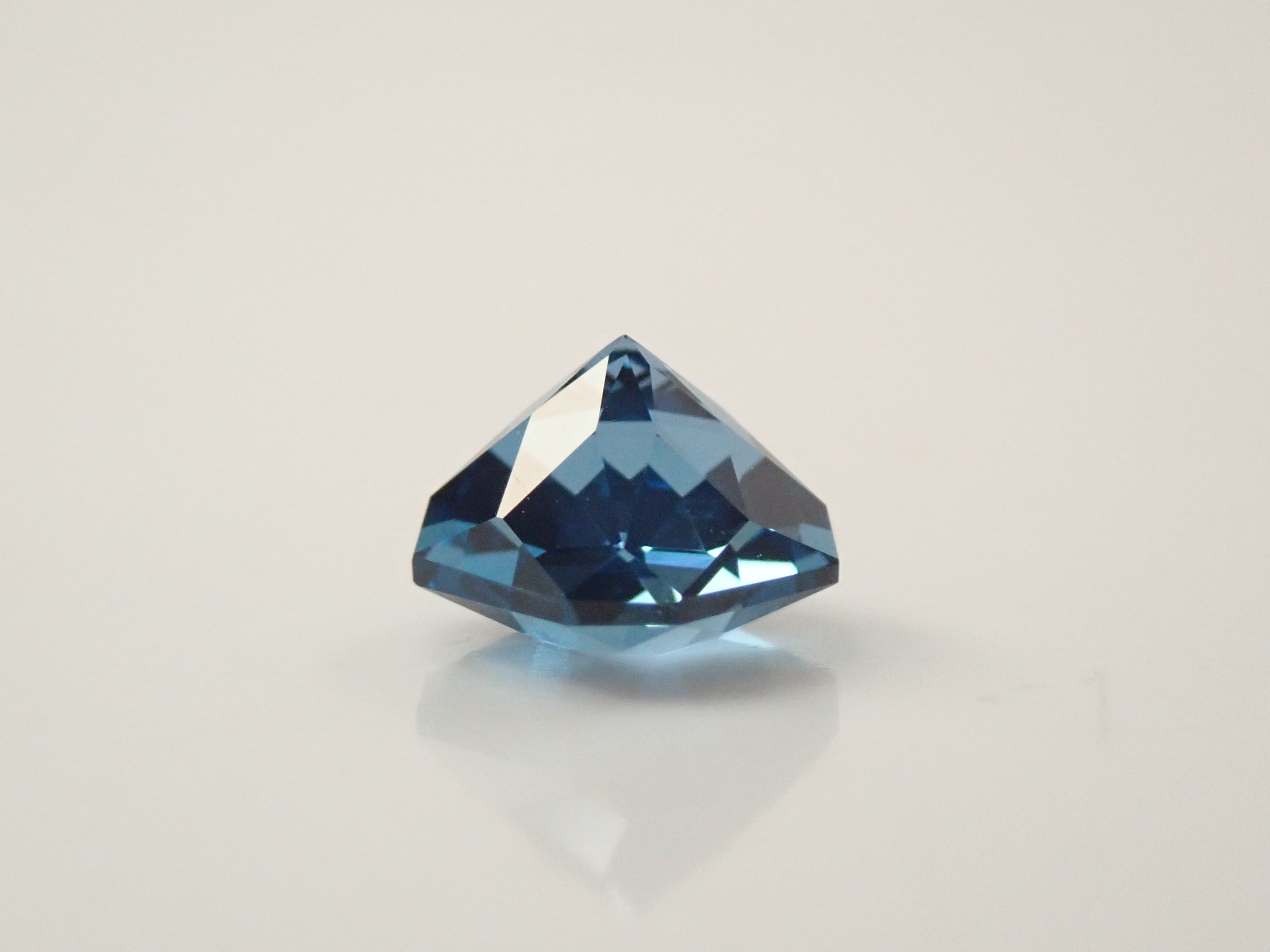 [11/1 22:00 Sale] Brazilian London Blue Topaz 1.950ct Loose
