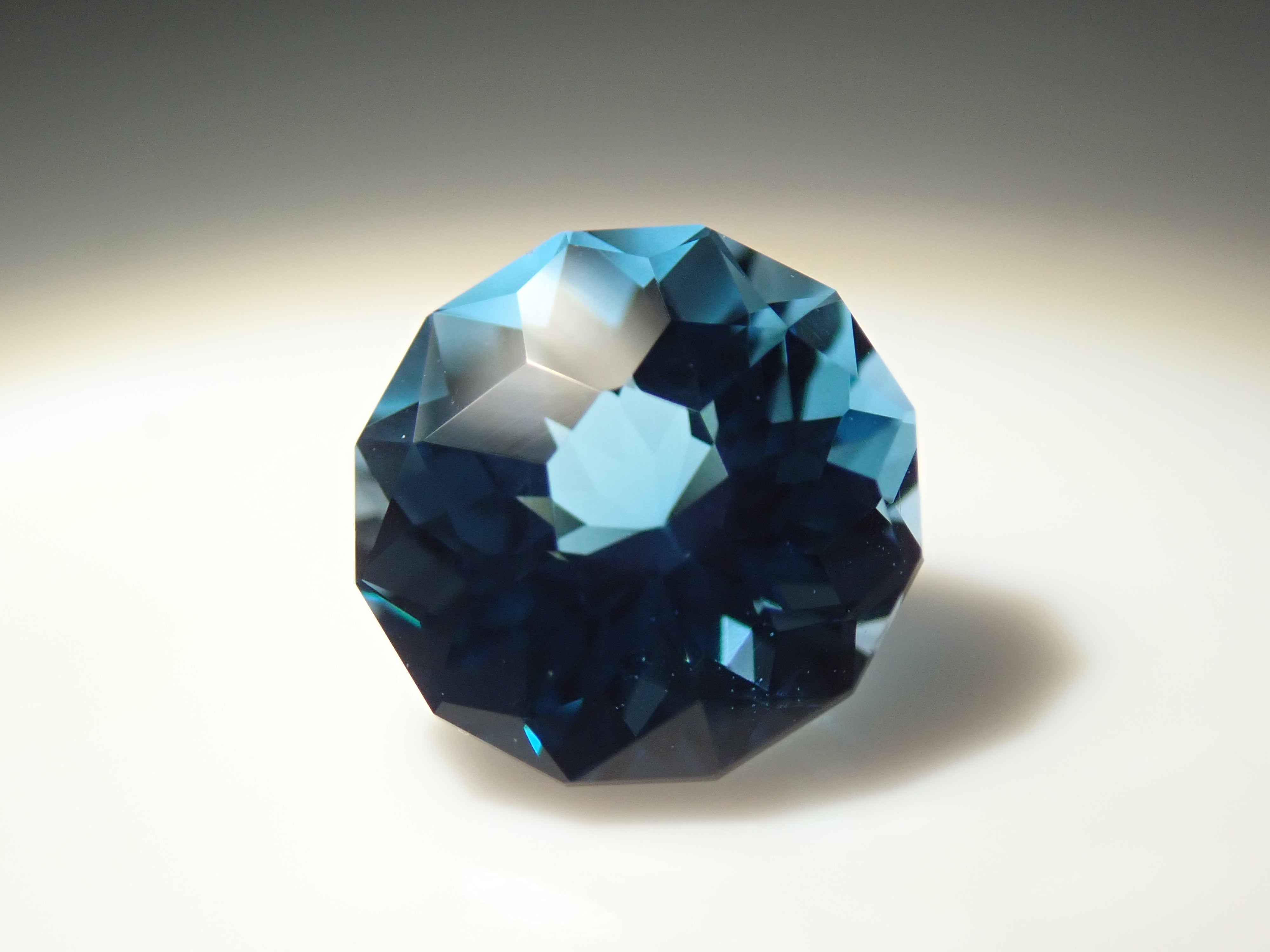 [11/1 22:00 Sale] Brazilian London Blue Topaz 1.281ct Loose
