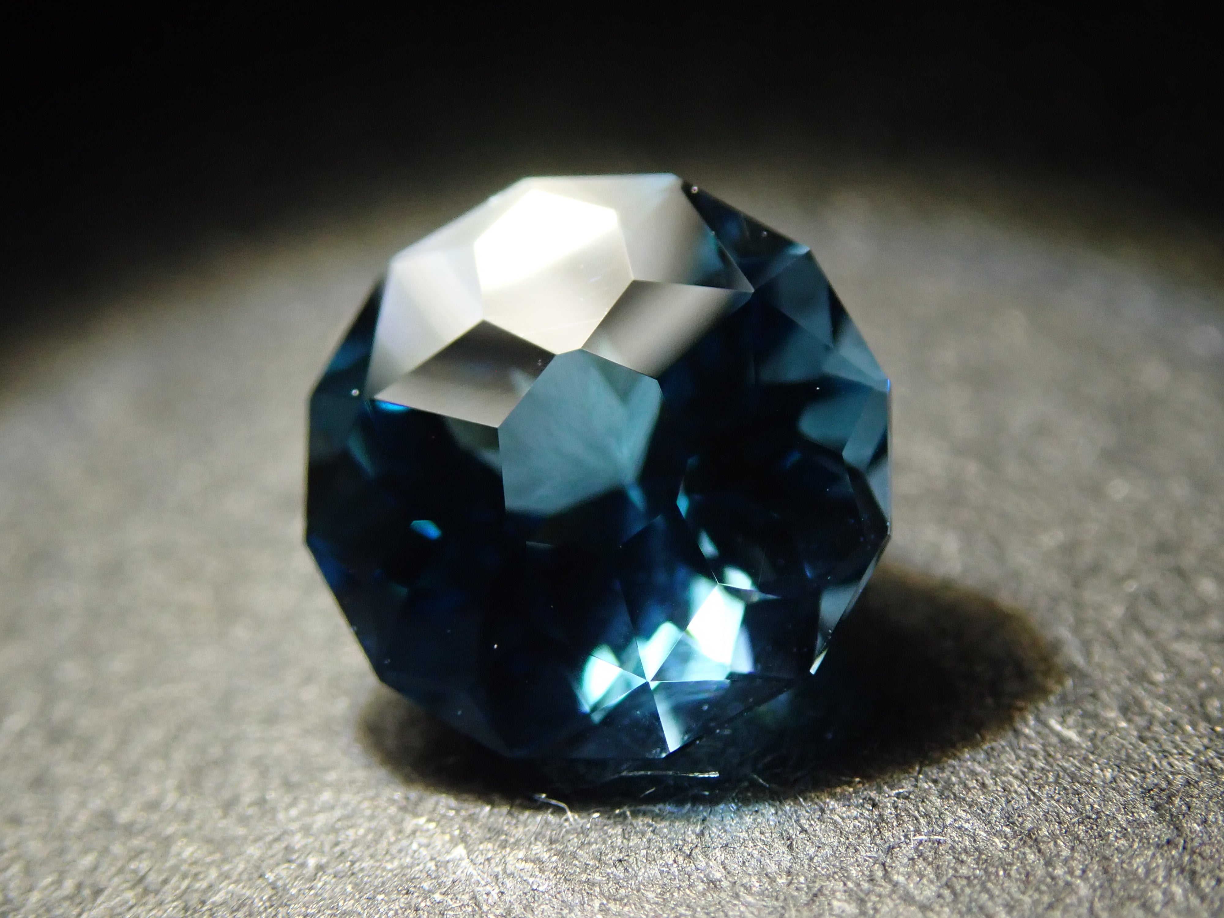 [11/1 22:00 Sale] Brazilian London Blue Topaz 1.281ct Loose