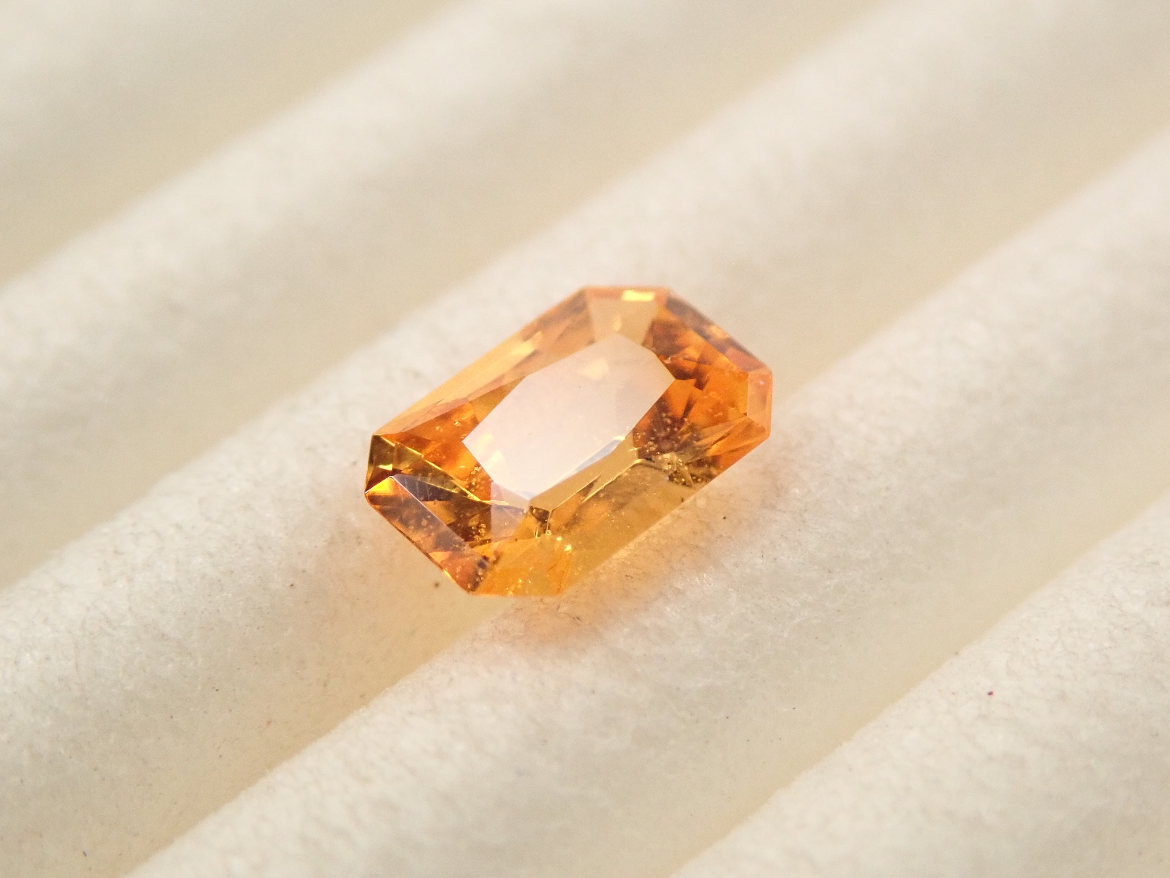 [11/1 22:00 拍賣] 坦尚尼亞錳鋁榴石 0.383 克拉裸石