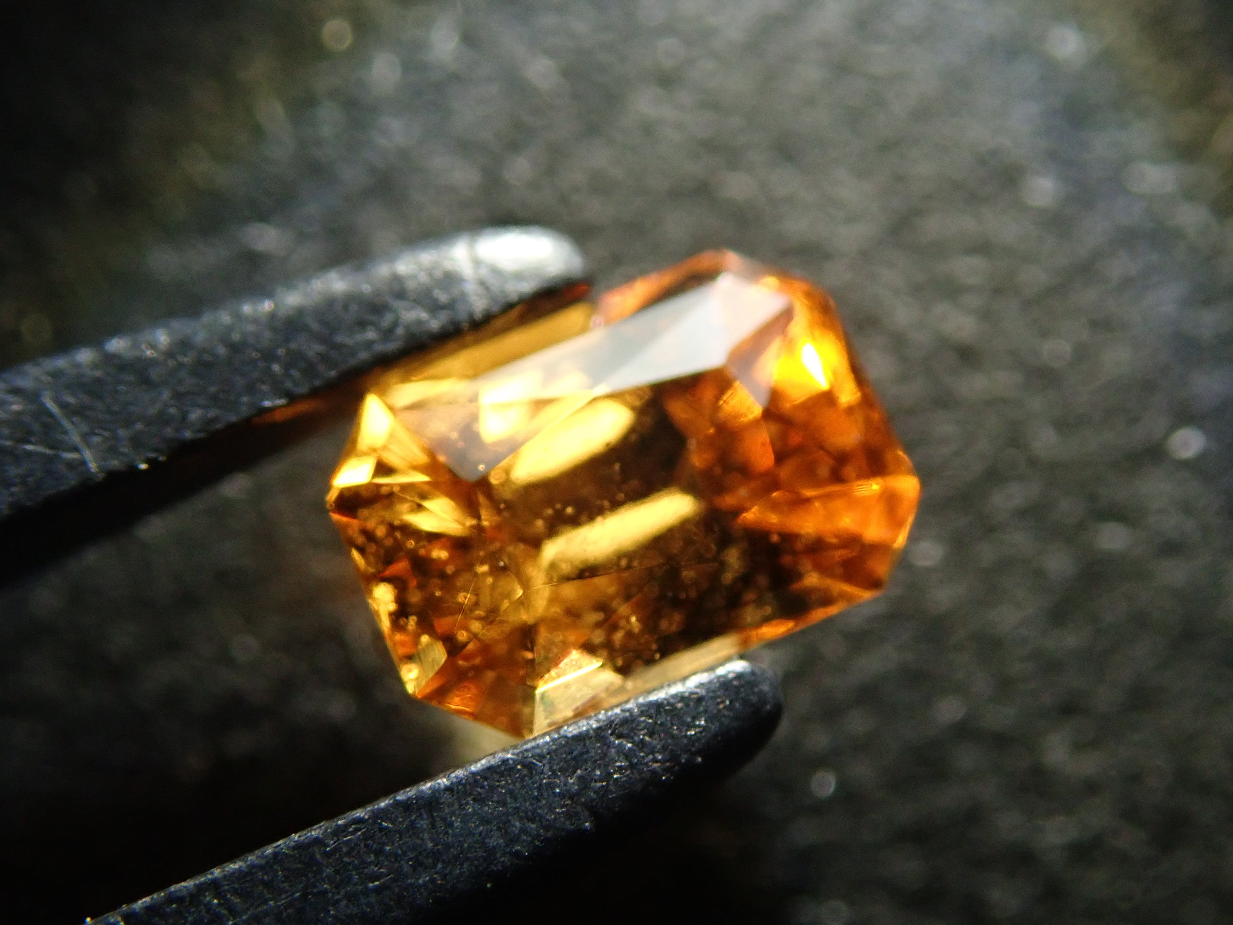 [11/1 22:00 拍賣] 坦尚尼亞錳鋁榴石 0.383 克拉裸石