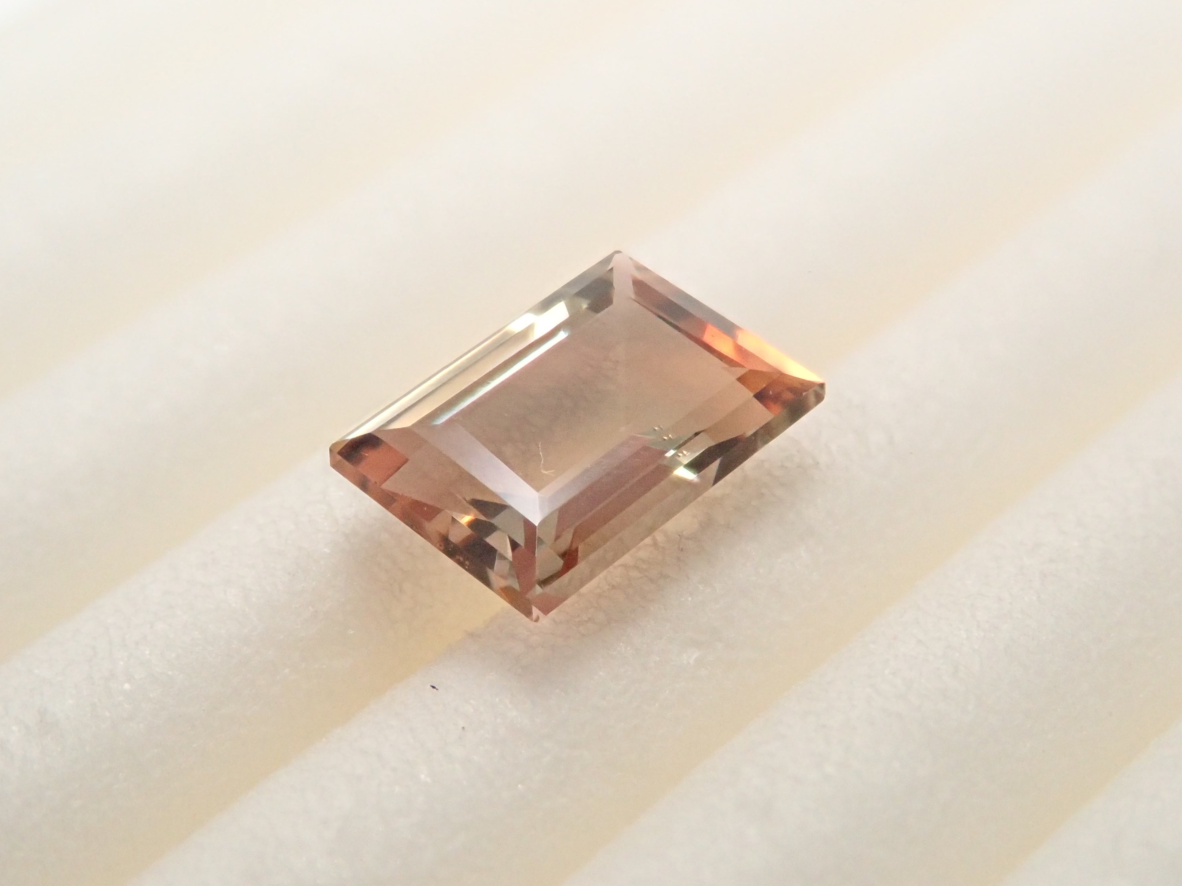 【11月22日晚間10點開賣】馬達加斯加安達盧石 0.600克拉裸石