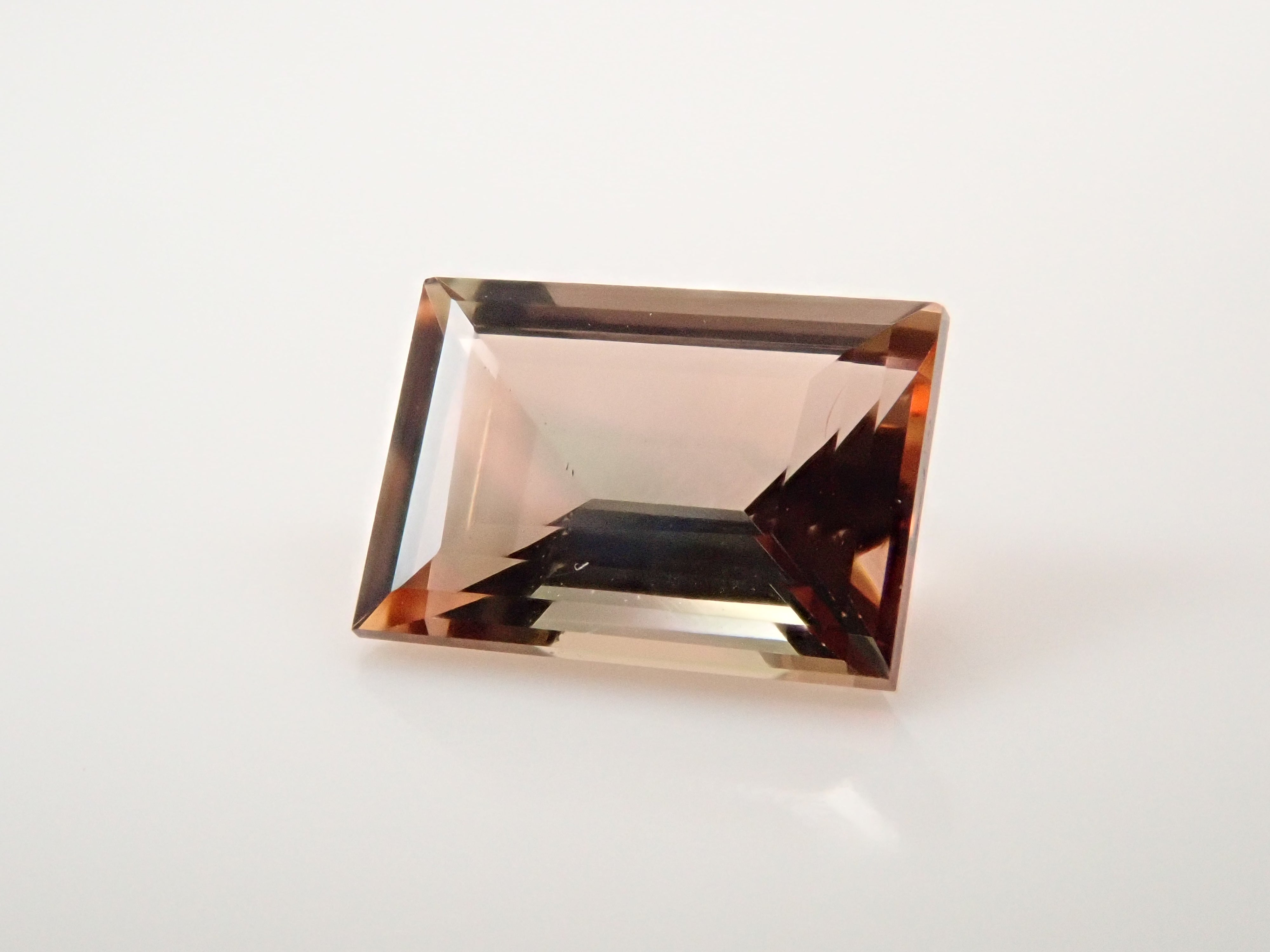 【11月22日晚間10點開賣】馬達加斯加安達盧石 0.600克拉裸石