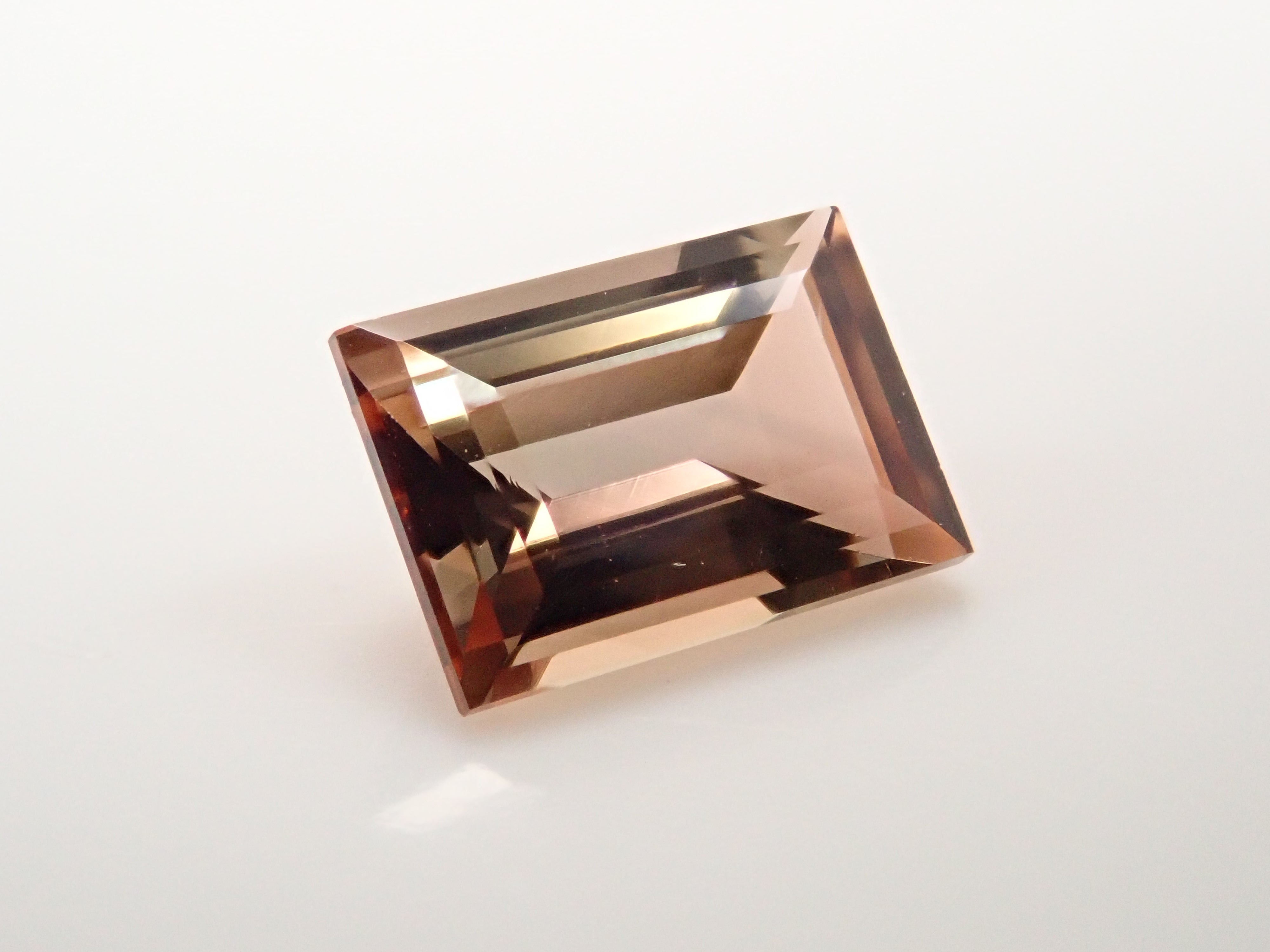 【11月22日晚間10點開賣】馬達加斯加安達盧石 0.600克拉裸石