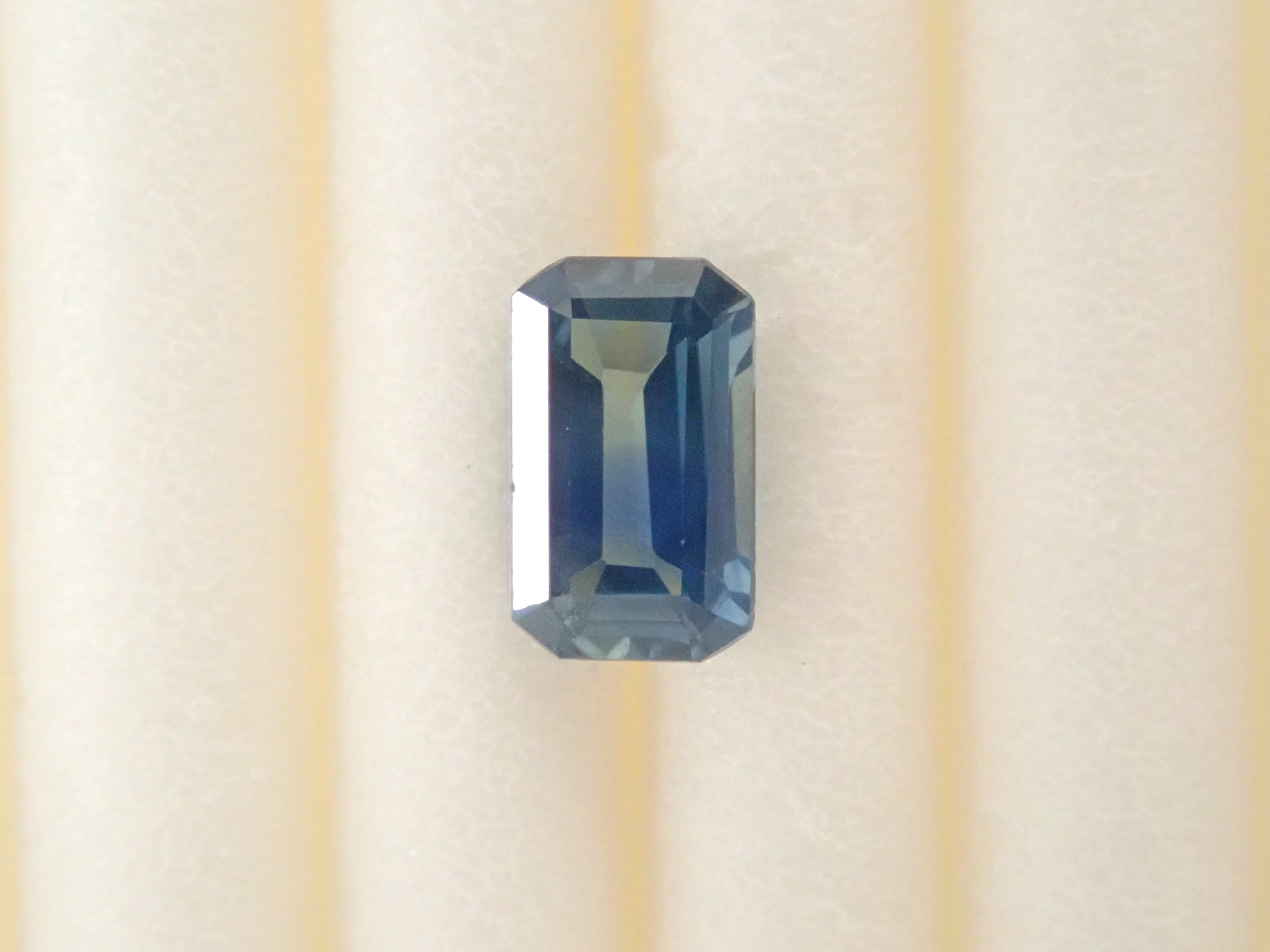 [12557437] Madagascar Bicolor Sapphire 0.324ct Loose