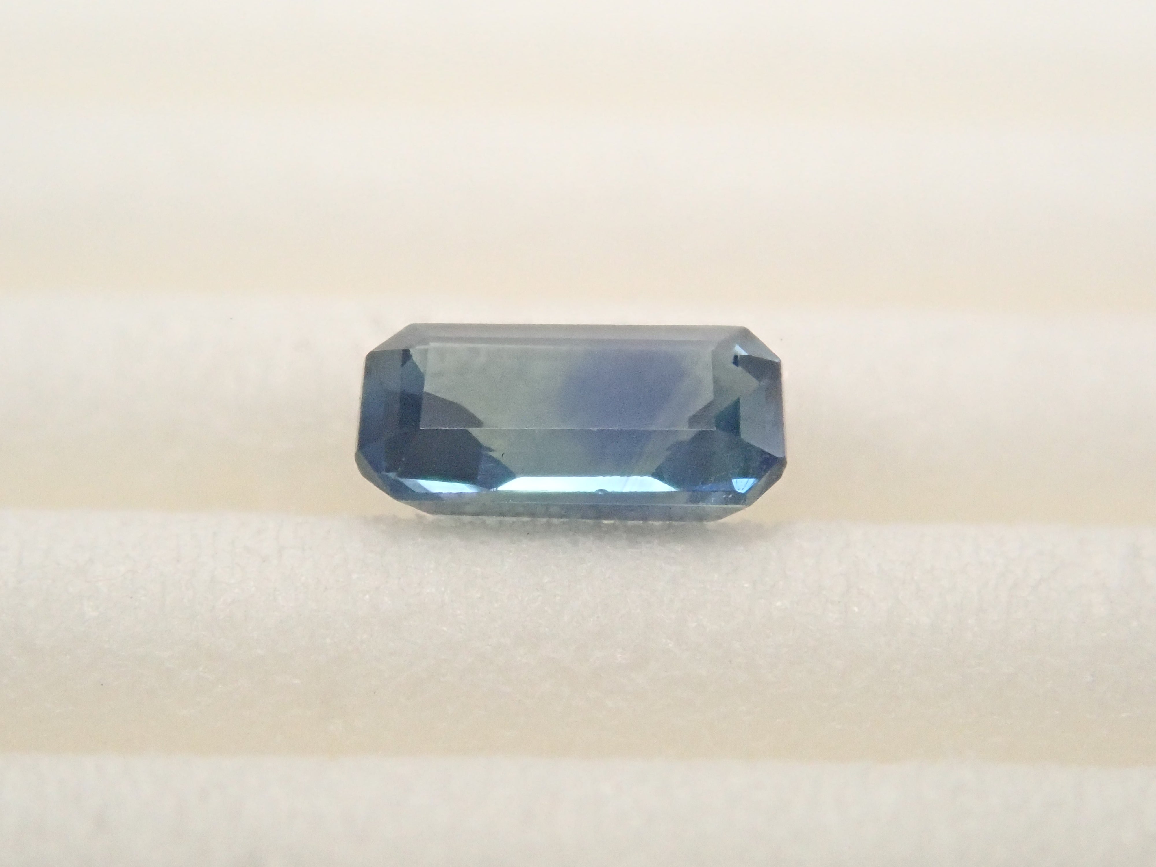 [12557437] Madagascar Bicolor Sapphire 0.324ct Loose