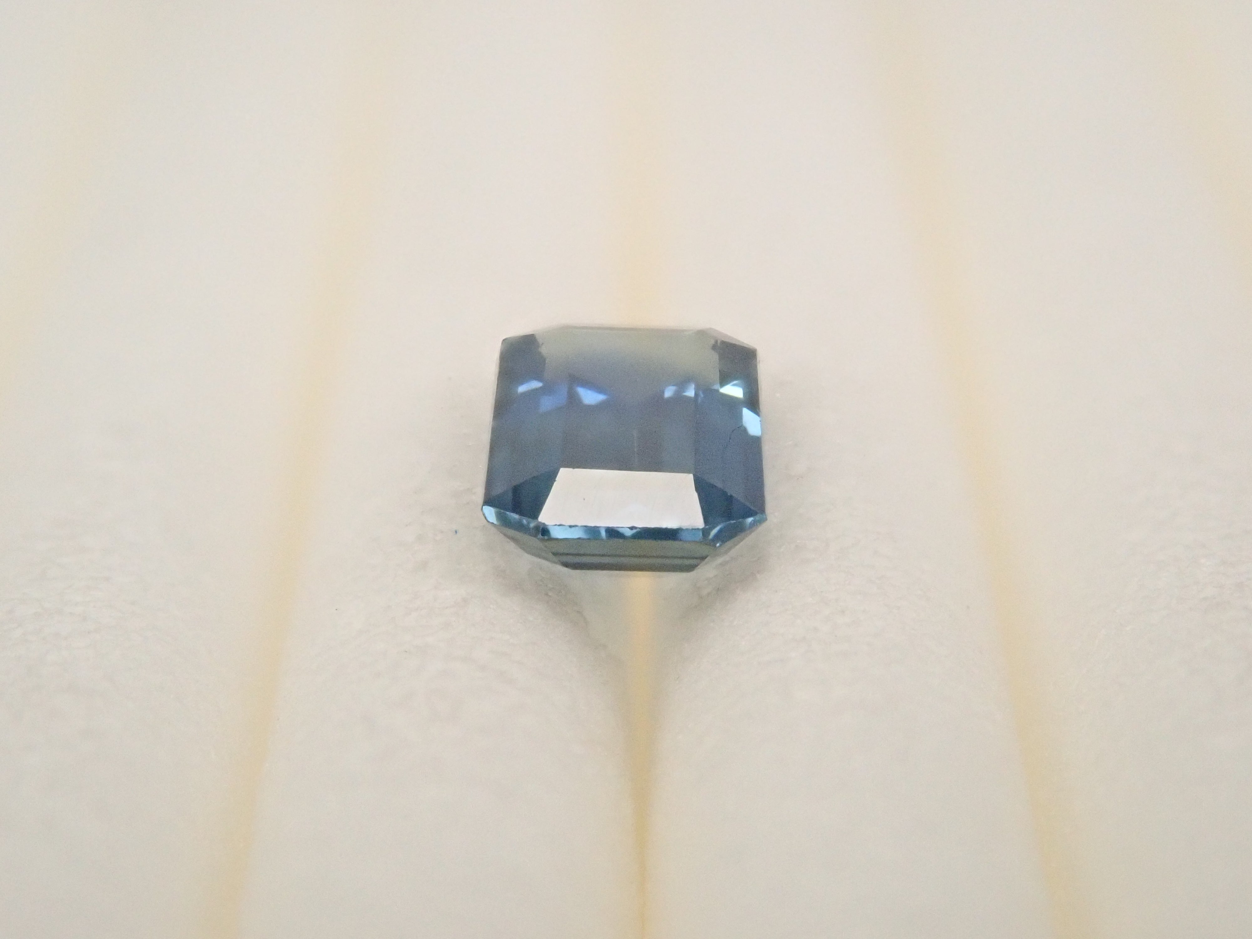 [12557437] Madagascar Bicolor Sapphire 0.324ct Loose
